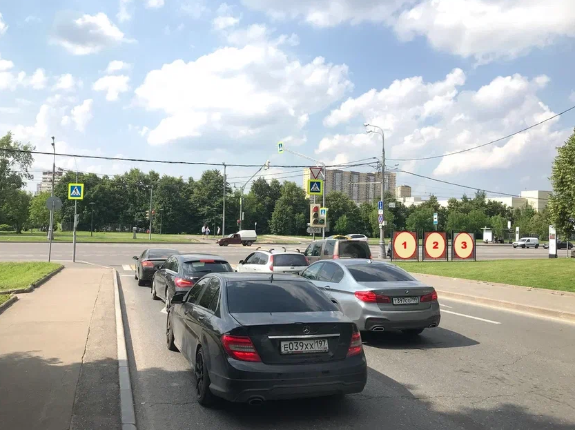 Фотография рекламного носителя, тип: Афиша 1.75x1.8, адрес: Мичуринский пр-т., д.1-3, поз.3, стенд 2, Москва, Россия. Сторона B №887071