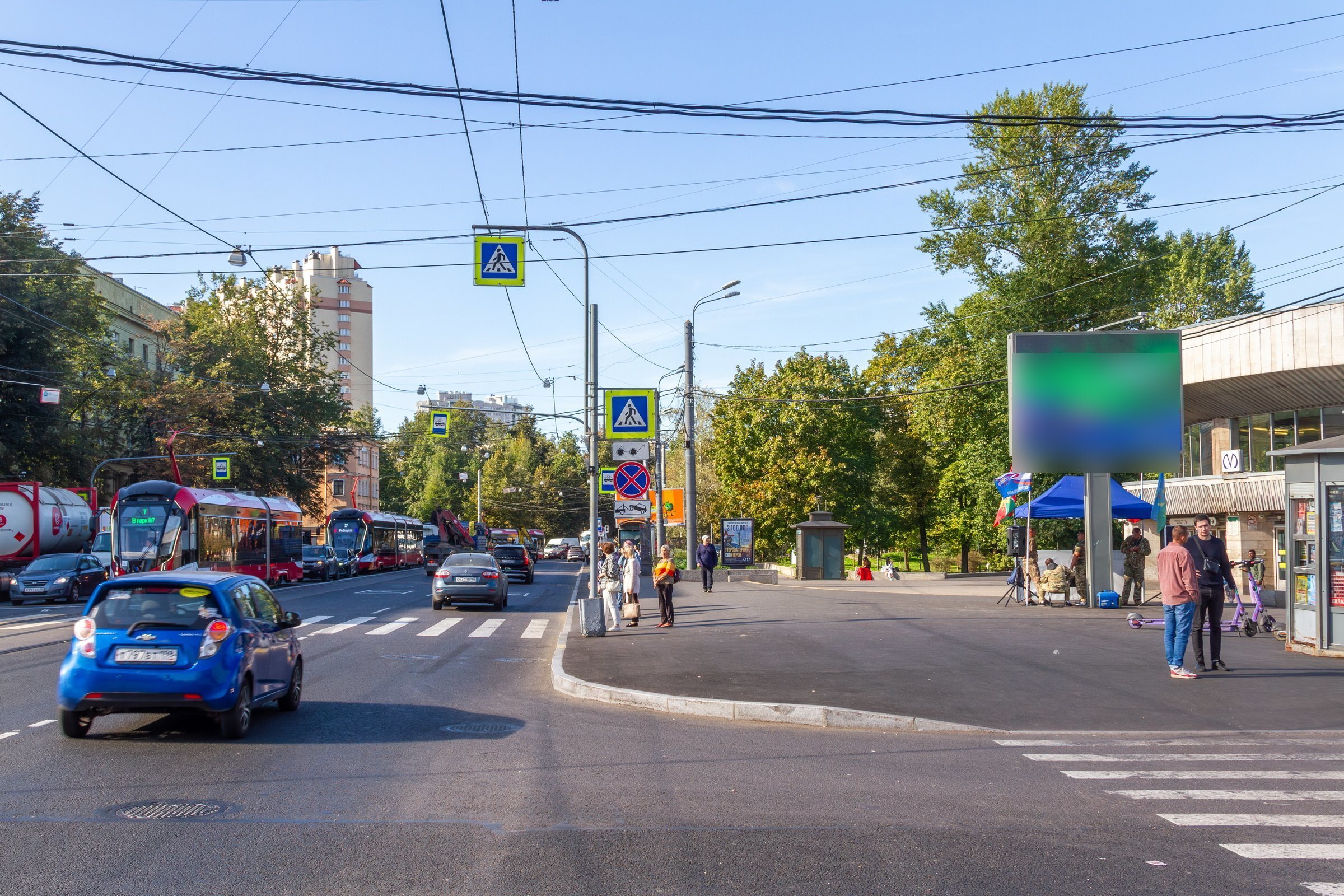 Фотография рекламного носителя, тип: Ситиборд 2.7x3.7, адрес: Обуховской Обороны пр-т., д.114, корп.1, Санкт-Петербург, Россия. Сторона А1 №699681
