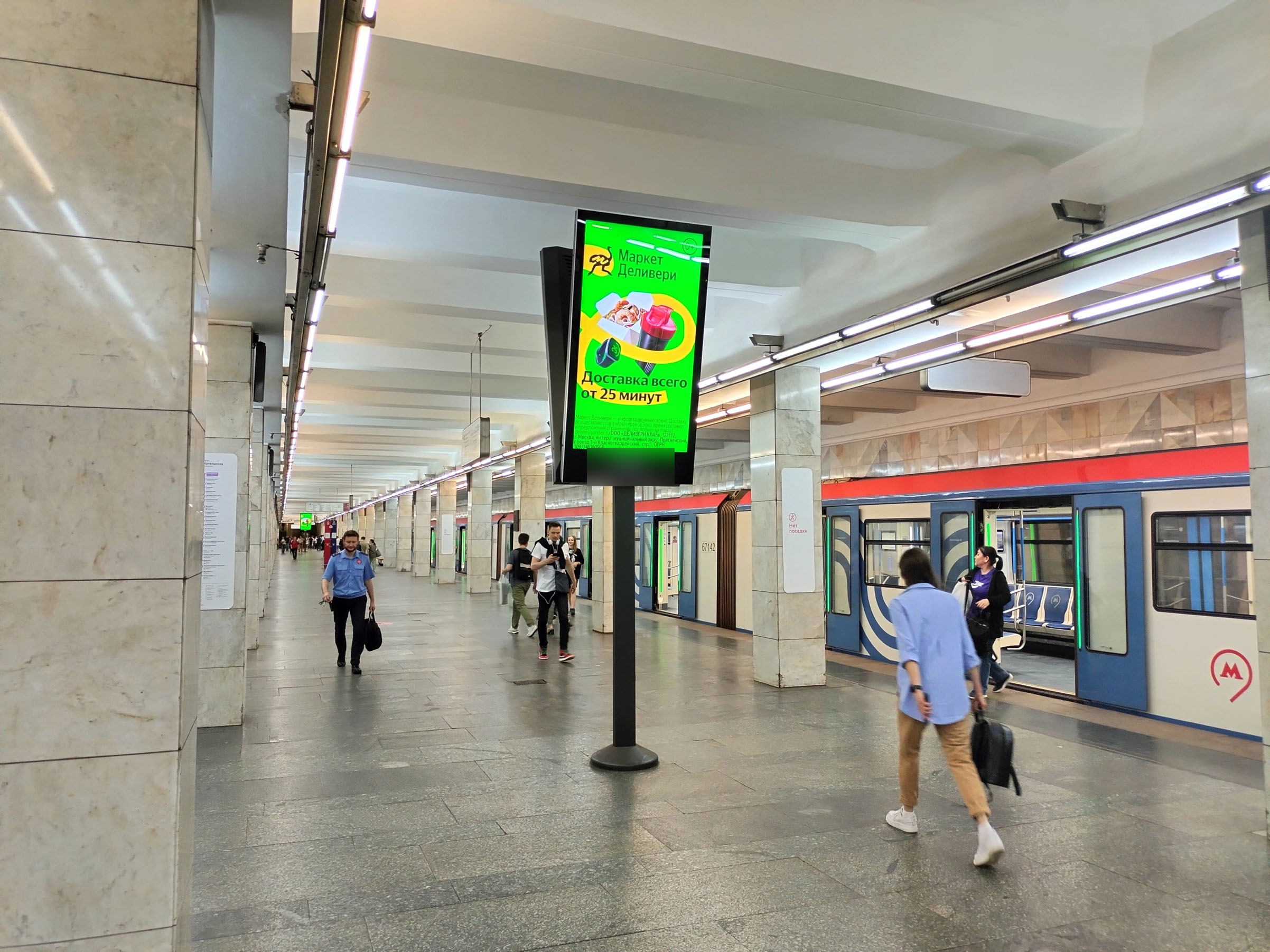 Фотография рекламного носителя, тип: Видеоэкран, адрес: Станция метро «Планерная», линия Таганско-Краснопресненская, Москва, Россия. Сторона/вариант А1 №1423213