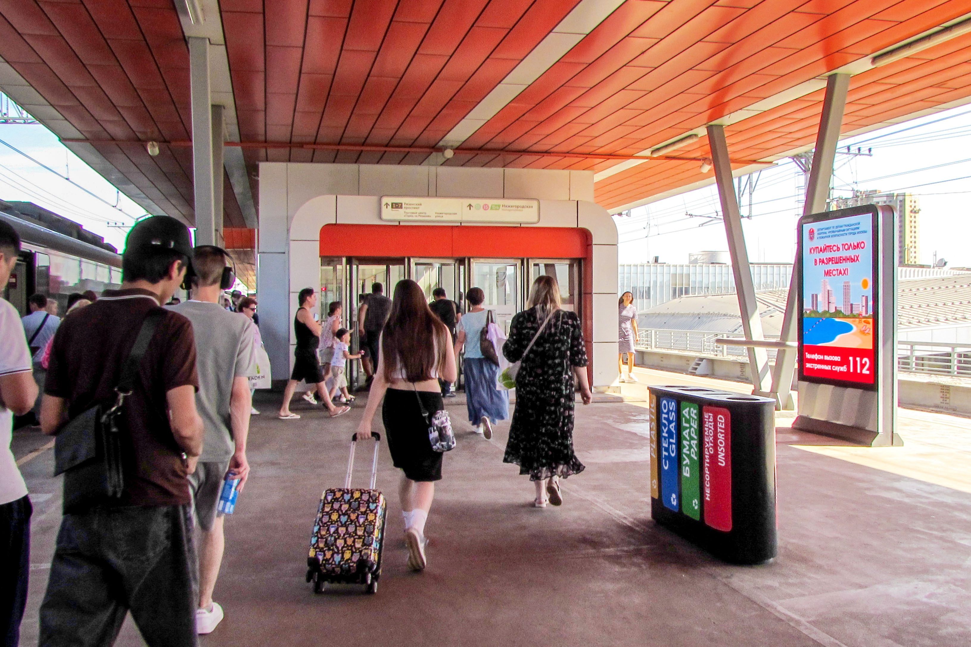 Фотография рекламного носителя, тип: Ситиформат 1.8x1.2, адрес: Нижегородская платформа, Москва, Россия. Сторона A1-А10 №698094