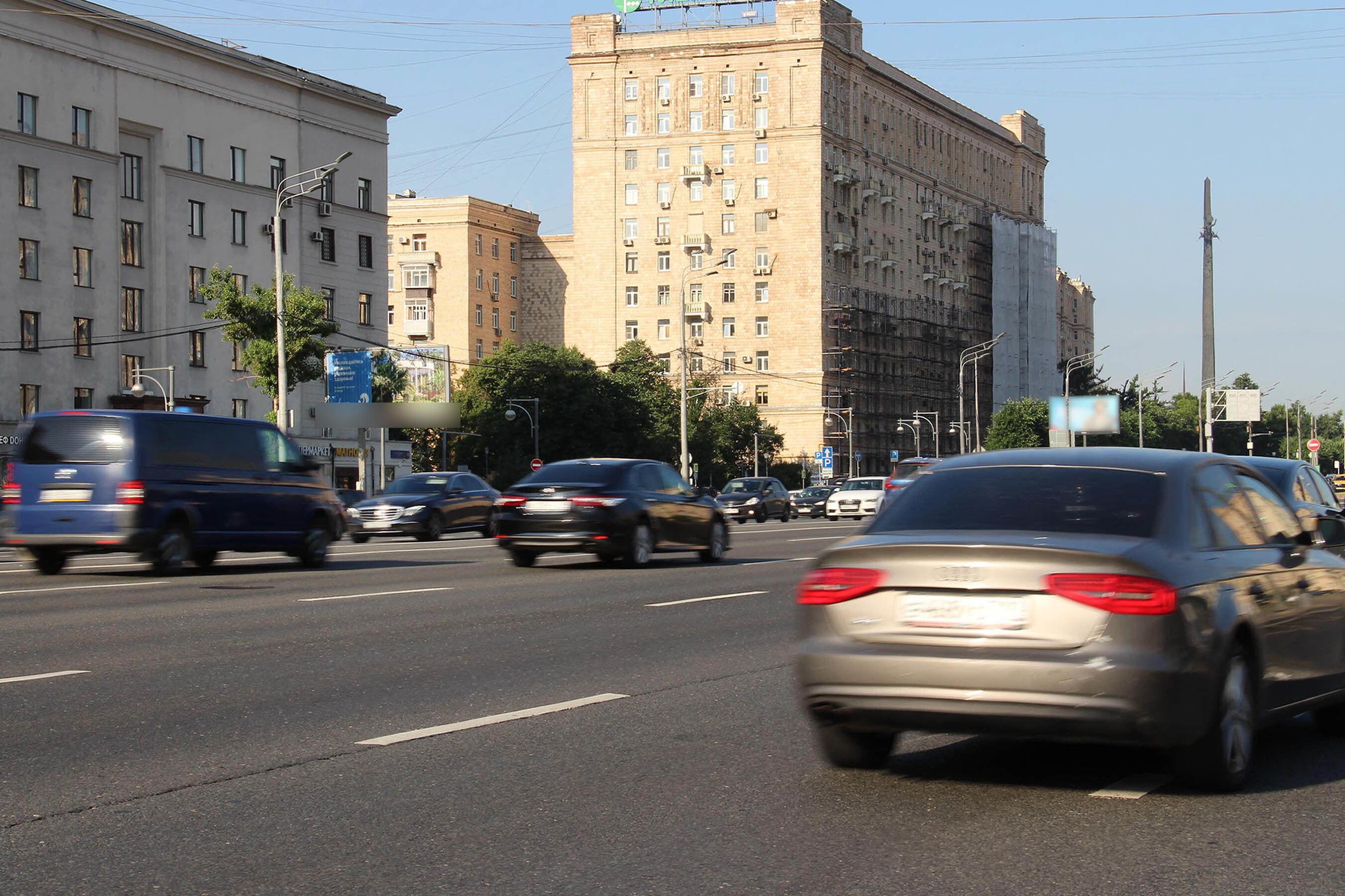 Фотография рекламного носителя, тип: Билборд 3x6, адрес: Кутузовский пр-т., д.45, Москва, Россия. Сторона B1-B3 №80829
