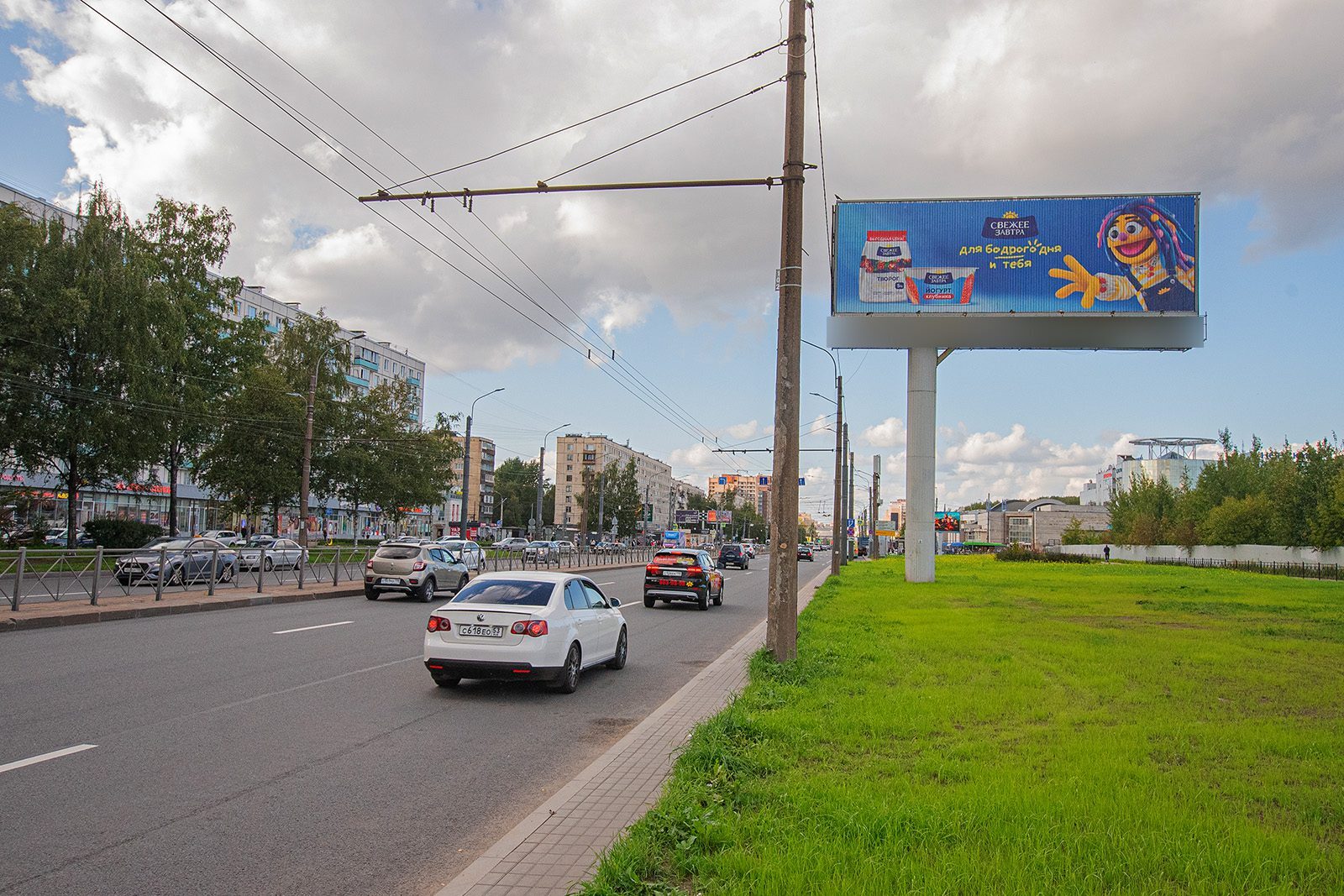 Фотография рекламного носителя, тип: Суперсайт 5x15, адрес: Большевиков пр-т., д.21, Санкт-Петербург, Россия. Сторона А1-А3 №165361