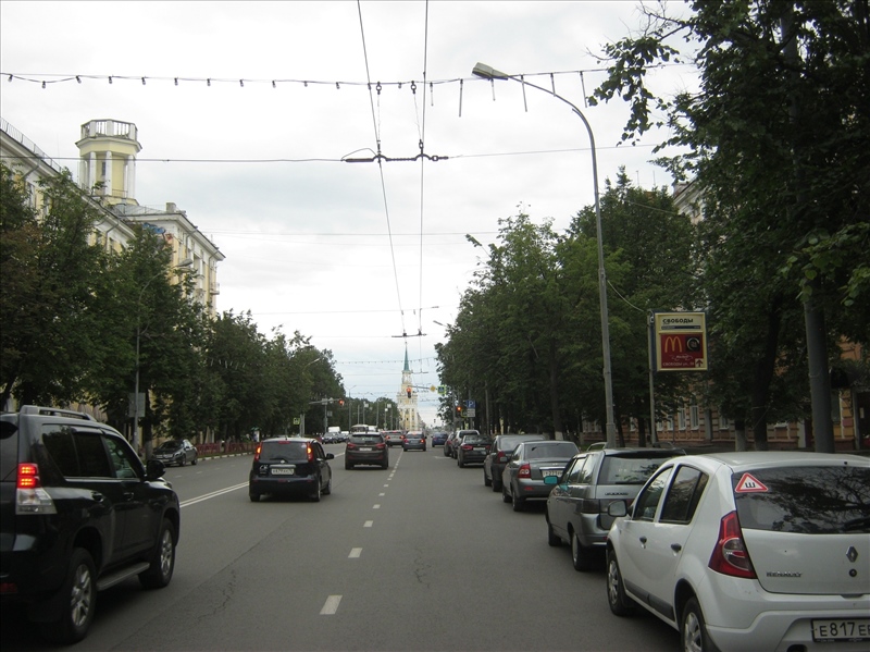 Фотография рекламного носителя, тип: Дорожный указатель, адрес: Свободы ул., д.77, поз.1, Ярославль, Ярославская область, Россия. Сторона А №109392