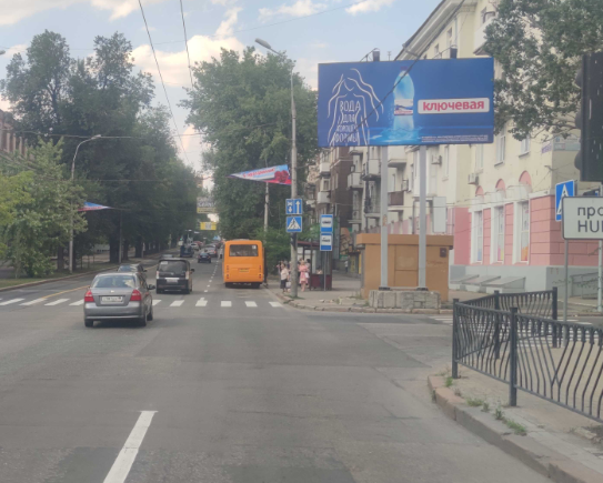 Фотография рекламного носителя, тип: Билборд 3x6, адрес: Донецк г., Университетская ул. Х Гурова пр-т., Донецк, Донецкая область, Россия. Сторона А №1336489