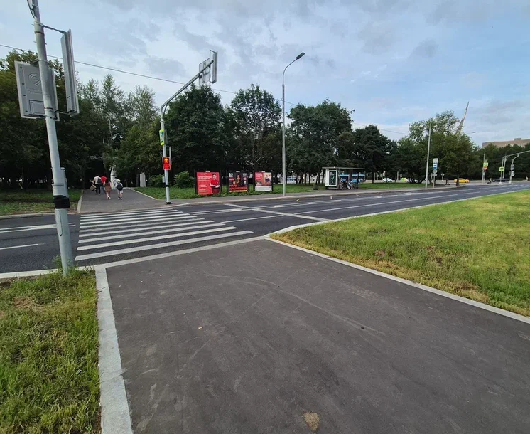 Фотография рекламного носителя, тип: Афиша 1.75x1.8, адрес: Академика Королева ул., ост. "1-я Останкинская улица", стенд 2, Москва, Россия. Сторона A №886480