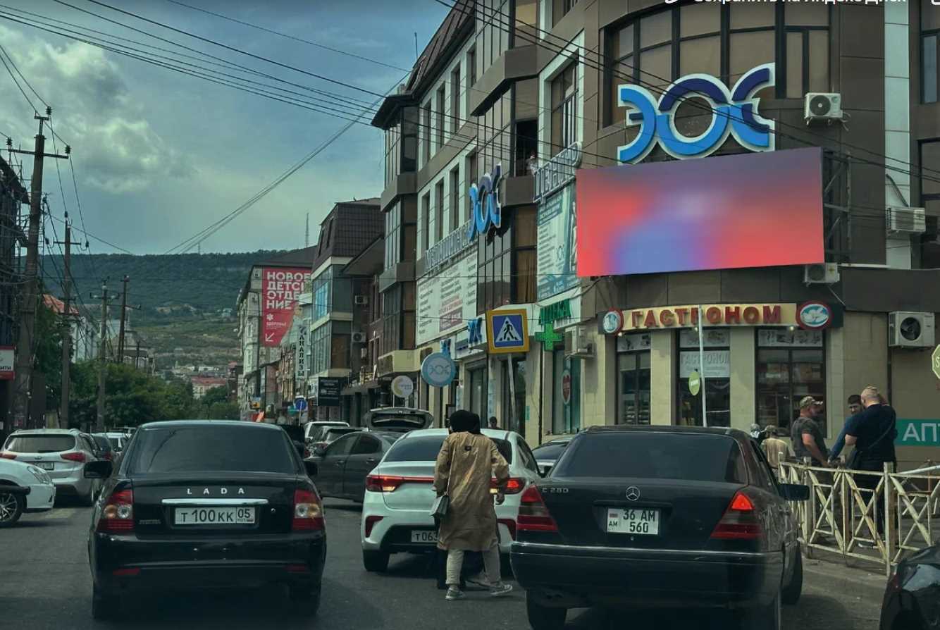 Фотография рекламного носителя, тип: Медиафасад, адрес: Абдулы Алиева, д.4а, Махачкала, Республика Дагестан, Россия. Сторона А1-А10 №1349683