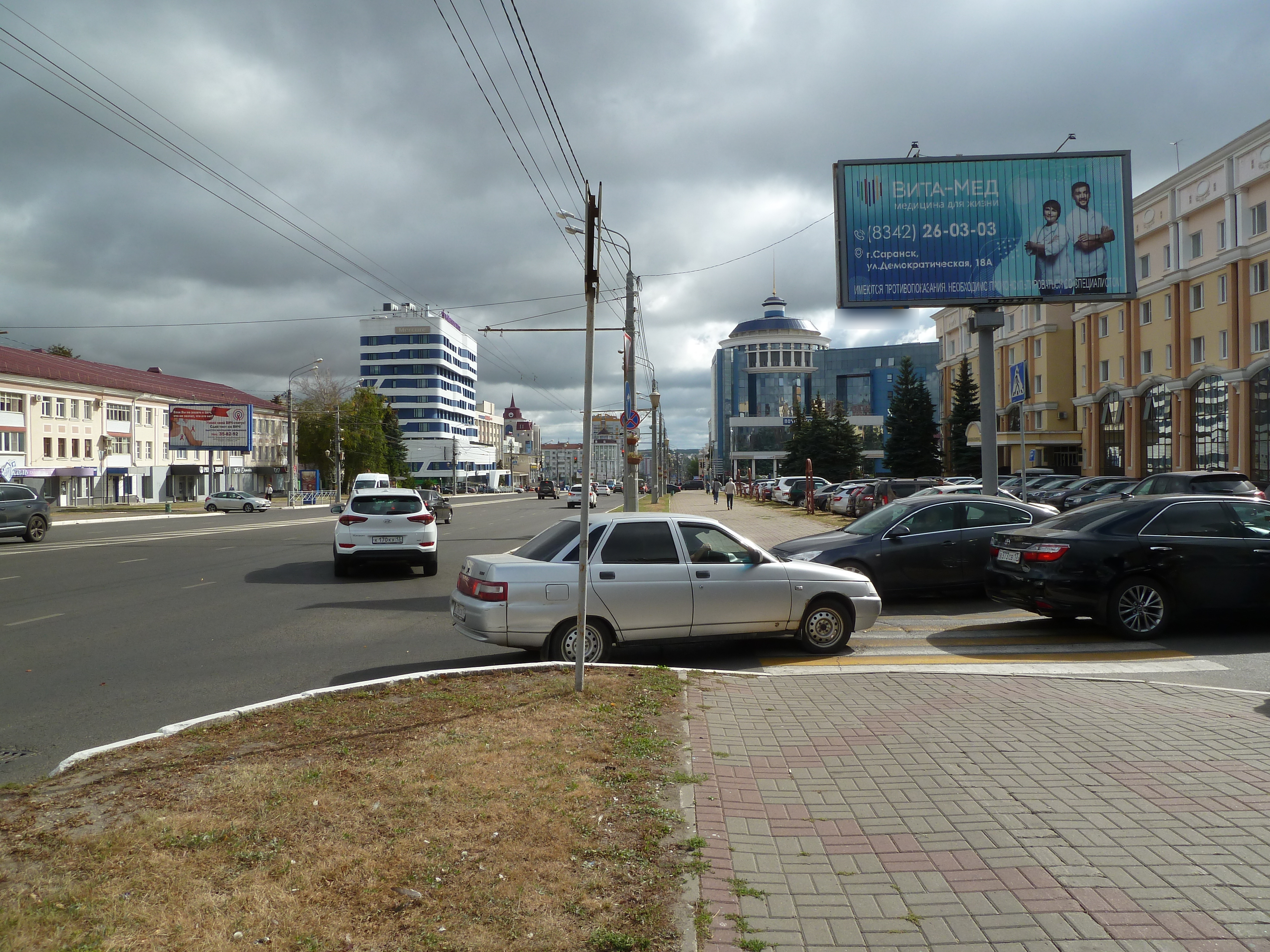 Фотография рекламного носителя, тип: Билборд 3x6, адрес: Коммунистическая ул., н-в МРМИИ им. Эрьзи, Саранск, Республика Мордовия, Россия. Сторона А1-А3 №1028435
