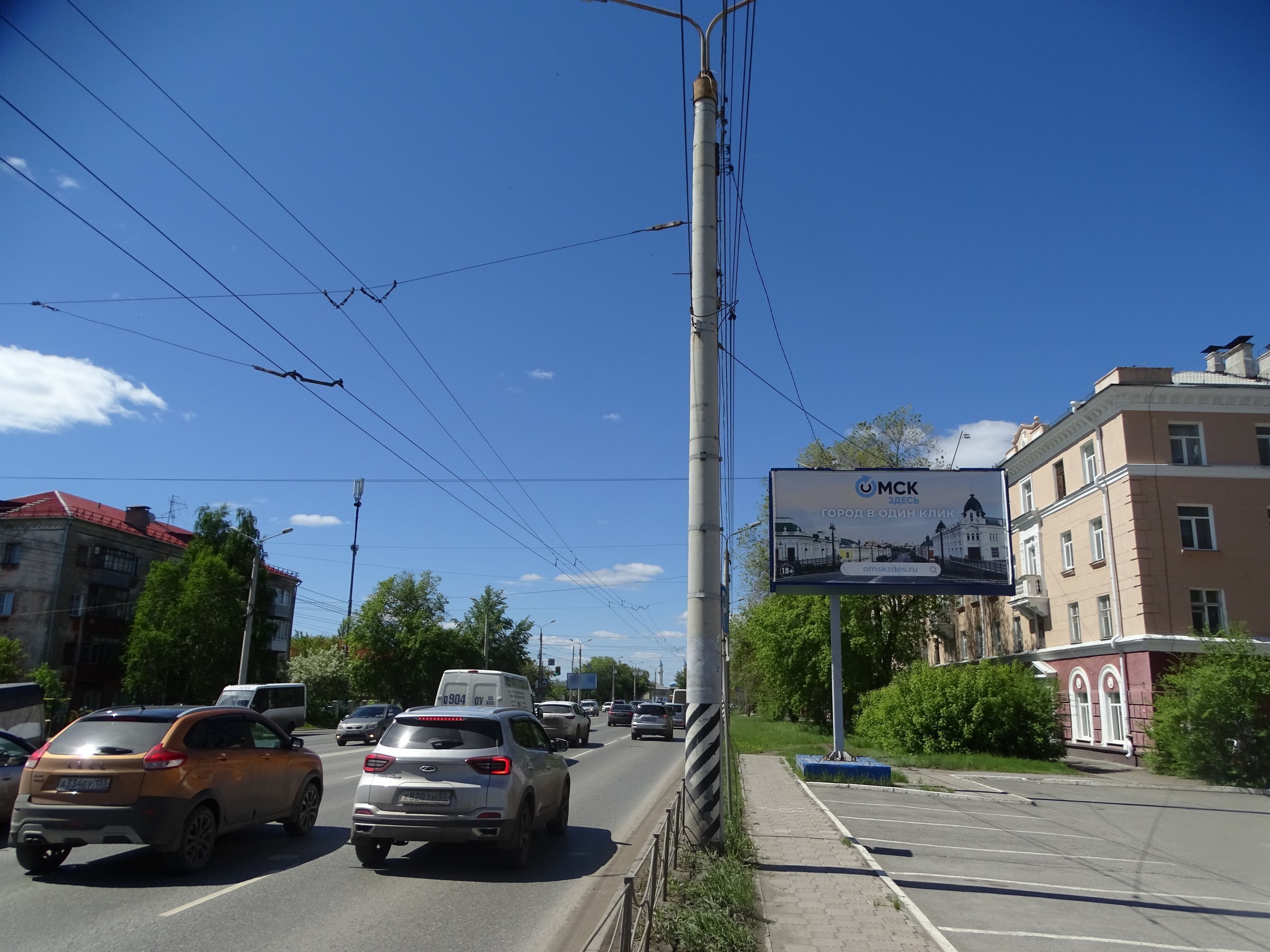 Фотография рекламного носителя, тип: Билборд 3x6, адрес: 10 лет Октября ул., д.193, корп. 2, Омск, Омская область, Россия. Сторона А №620995