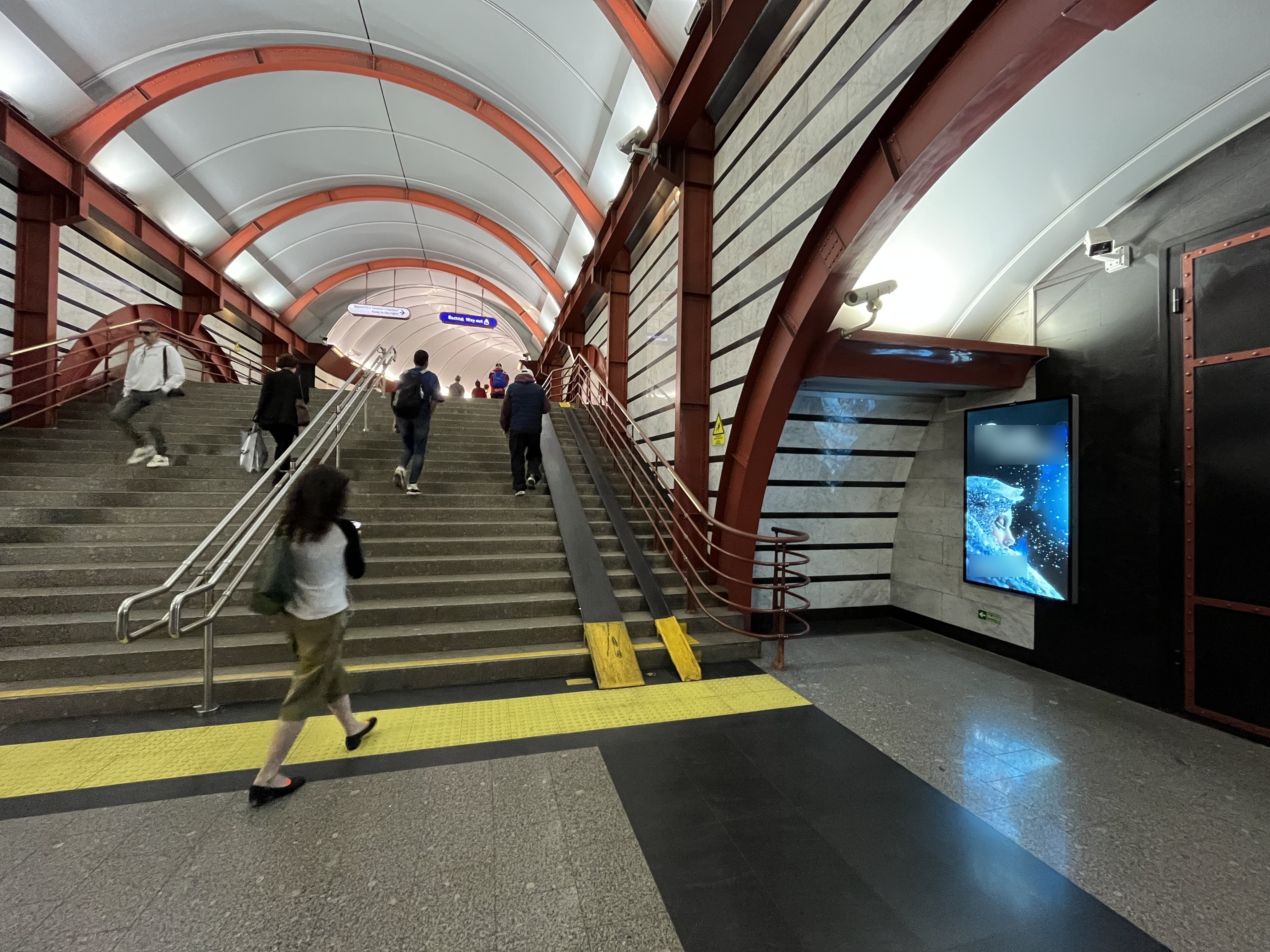 Фотография рекламного носителя, тип: Видеоэкран, адрес: Станция метро «Обводный канал», линия Фрунзенско-Приморская, Санкт-Петербург, Россия. Сторона/вариант А №1605821
