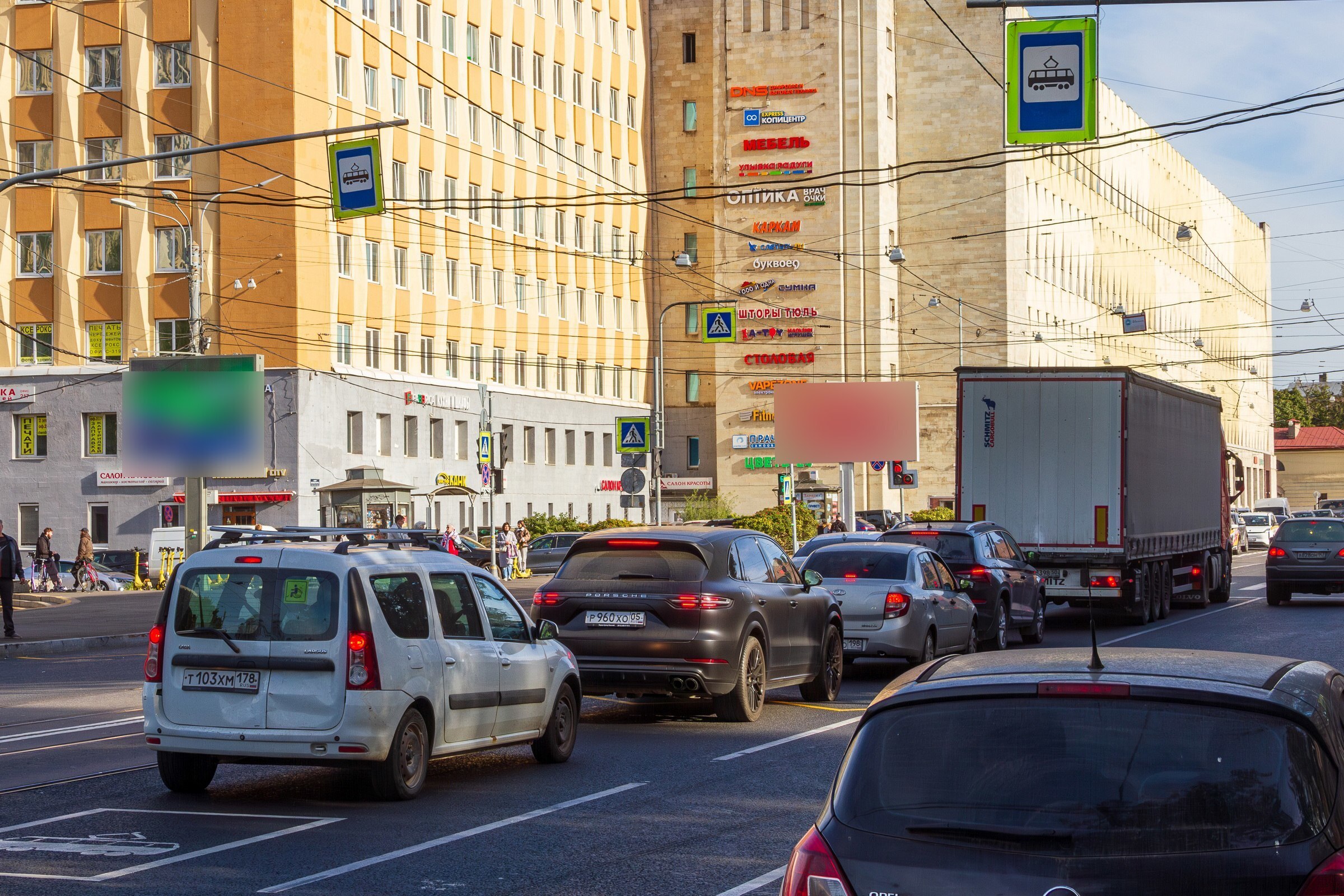 Фотография рекламного носителя, тип: Ситиборд 2.7x3.7, адрес: Обуховской Обороны пр-т., д.114, корп.1, Санкт-Петербург, Россия. Сторона Б1 №699682