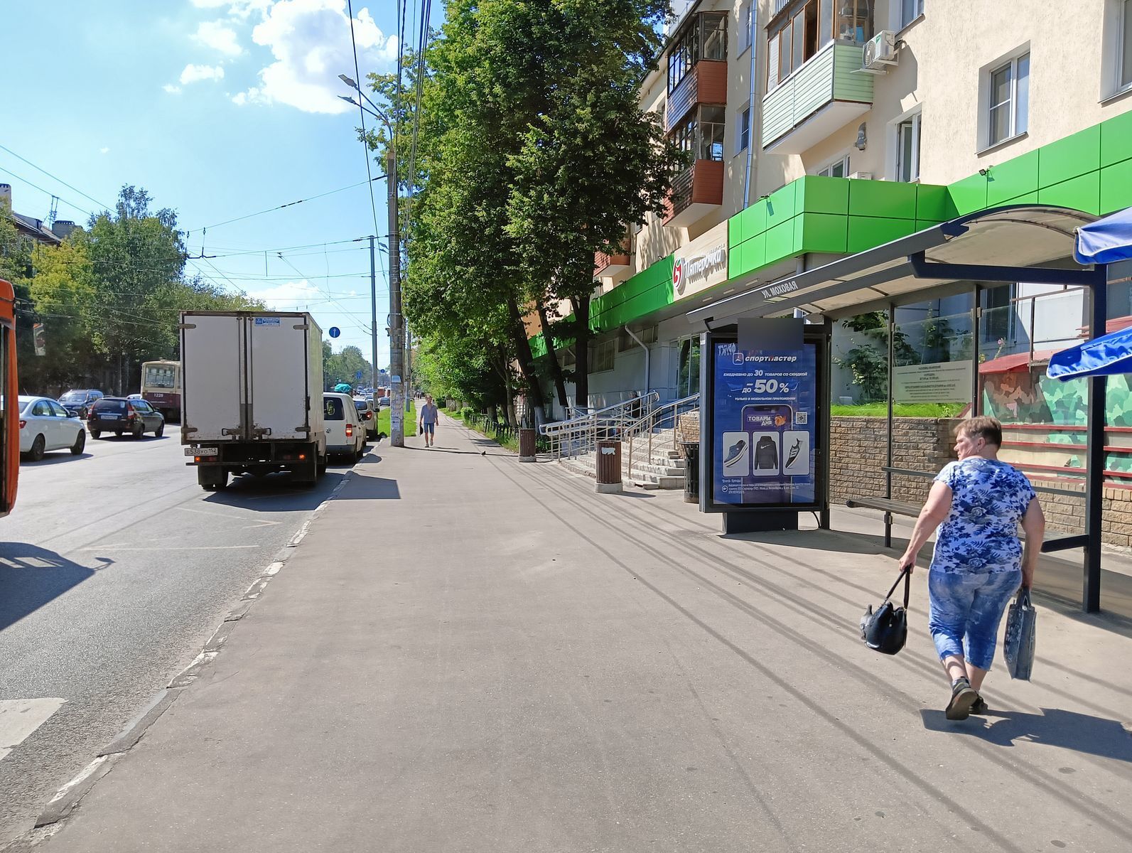 Фотография рекламного носителя, тип: Остановка 1.8x1.2, адрес: Бекетова ул., ост. Моховая ул., поз.1, Нижний Новгород, Нижегородская область, Россия. Сторона А №328895