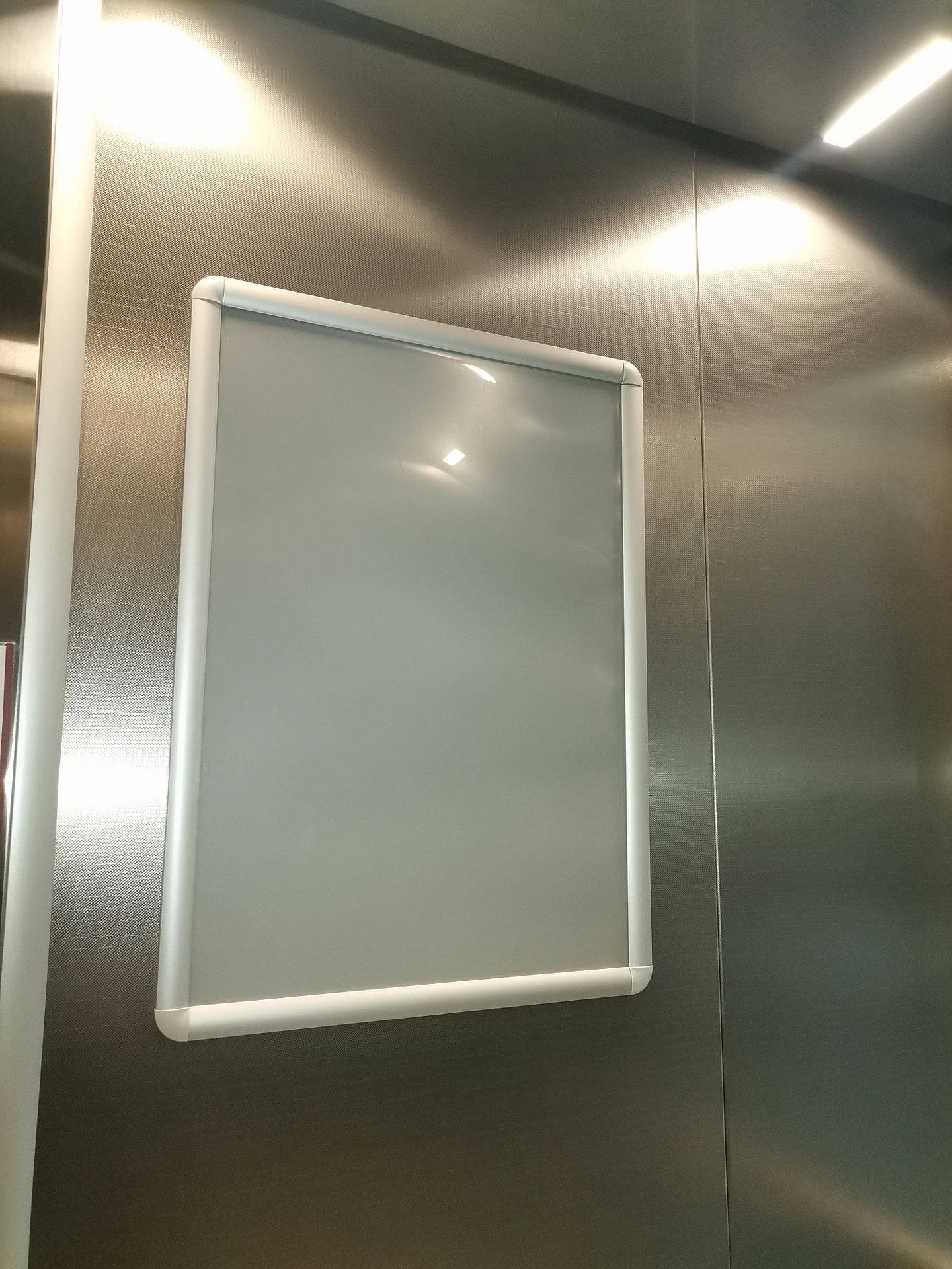 Фотография рекламного носителя, тип: Постер/баннер, адрес: Бизнес-центр «Русские самоцветы», Карла Фаберже пл., д.8, Санкт-Петербург, Россия. Сторона/вариант №1349696