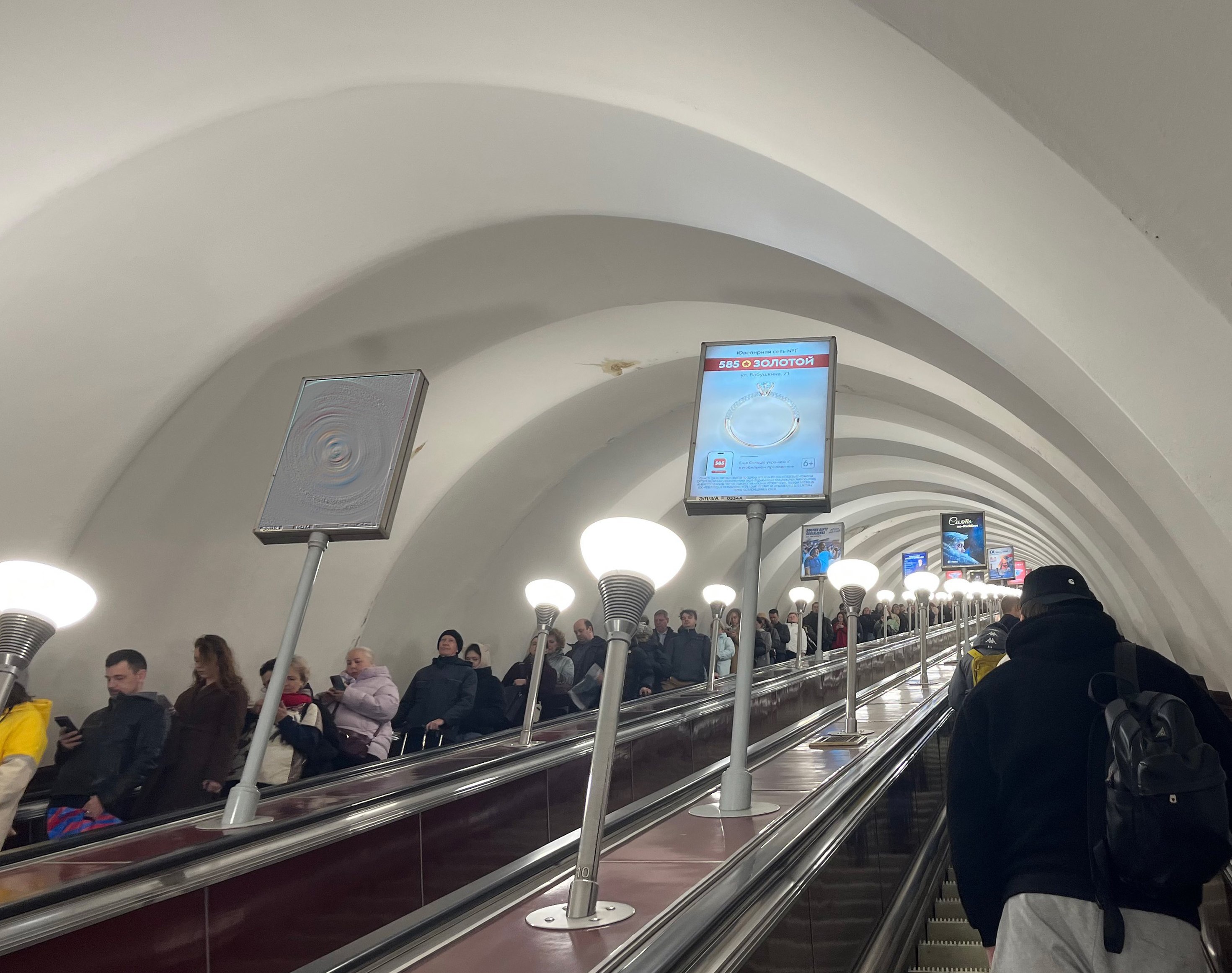 Фотография рекламного носителя, тип: Лайтбокс, адрес: Станция метро «Ломоносовская», линия Невско-Василеостровская, Санкт-Петербург, Россия. Сторона/вариант А №1378517