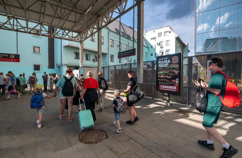 Фотография рекламного носителя, тип: Ситиформат 1.8x1.2, адрес: Белорусский вокзал, Выход из турникетов на платформу, Москва, Россия. Сторона A №1095784