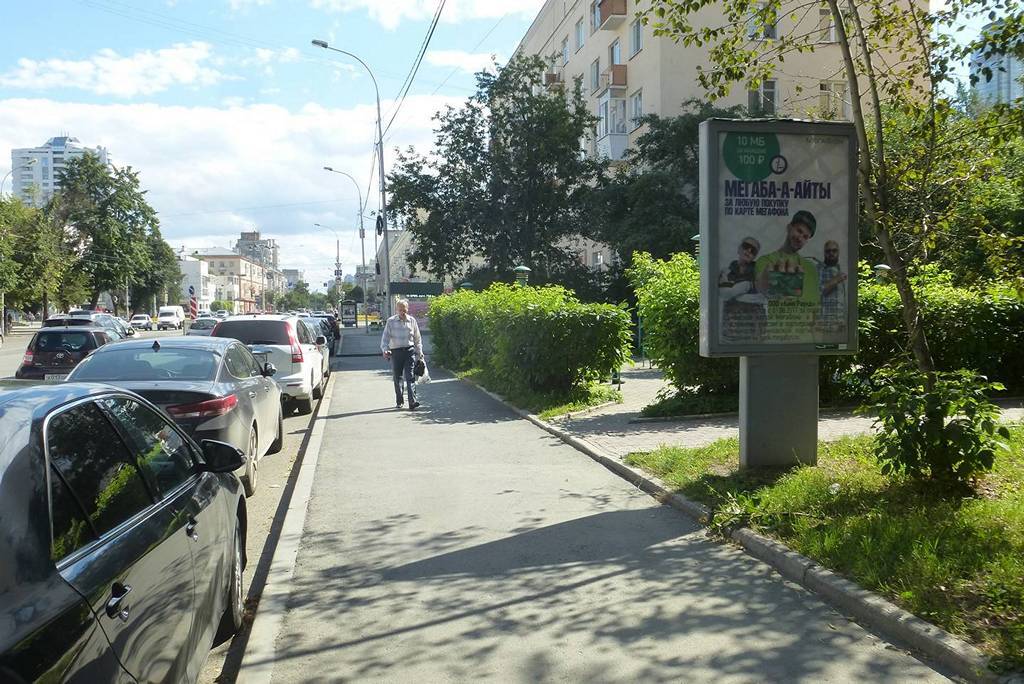 Фотография рекламного носителя, тип: Ситиформат 1.8x1.2, адрес: Луначарского ул., д.130 Х Ленина ул., Екатеринбург, Свердловская область, Россия. Сторона A №609710