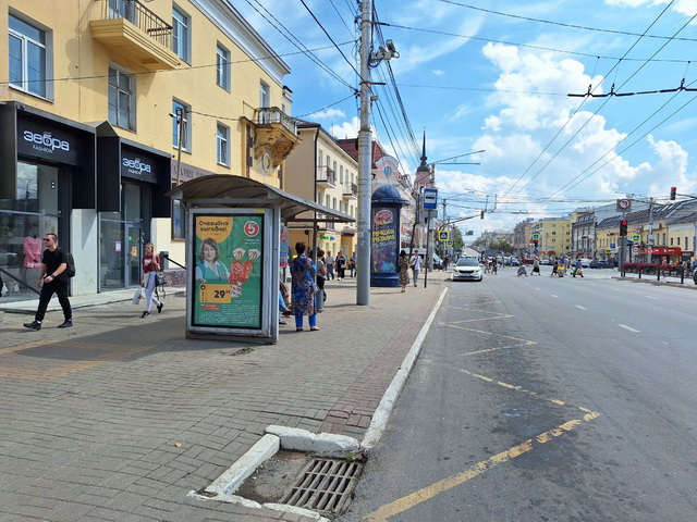 Фотография рекламного носителя, тип: Остановка 1.8x1.2, адрес: Кирова ул. Х Рылеева ул., Калуга, Калужская область, Россия. Сторона В1-B5 №621615