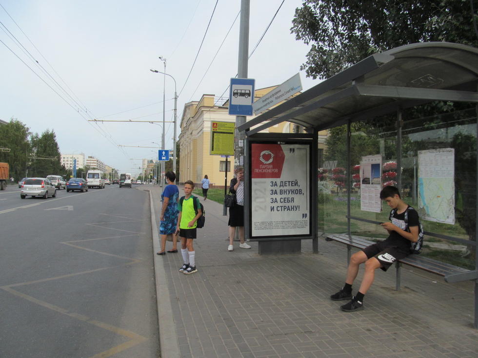 Фотография рекламного носителя, тип: Остановка 1.8x1.2, адрес: Павлюхина ул., ост. КЦ Филармония, поз.1, Казань, Республика Татарстан, Россия. Сторона А №141658