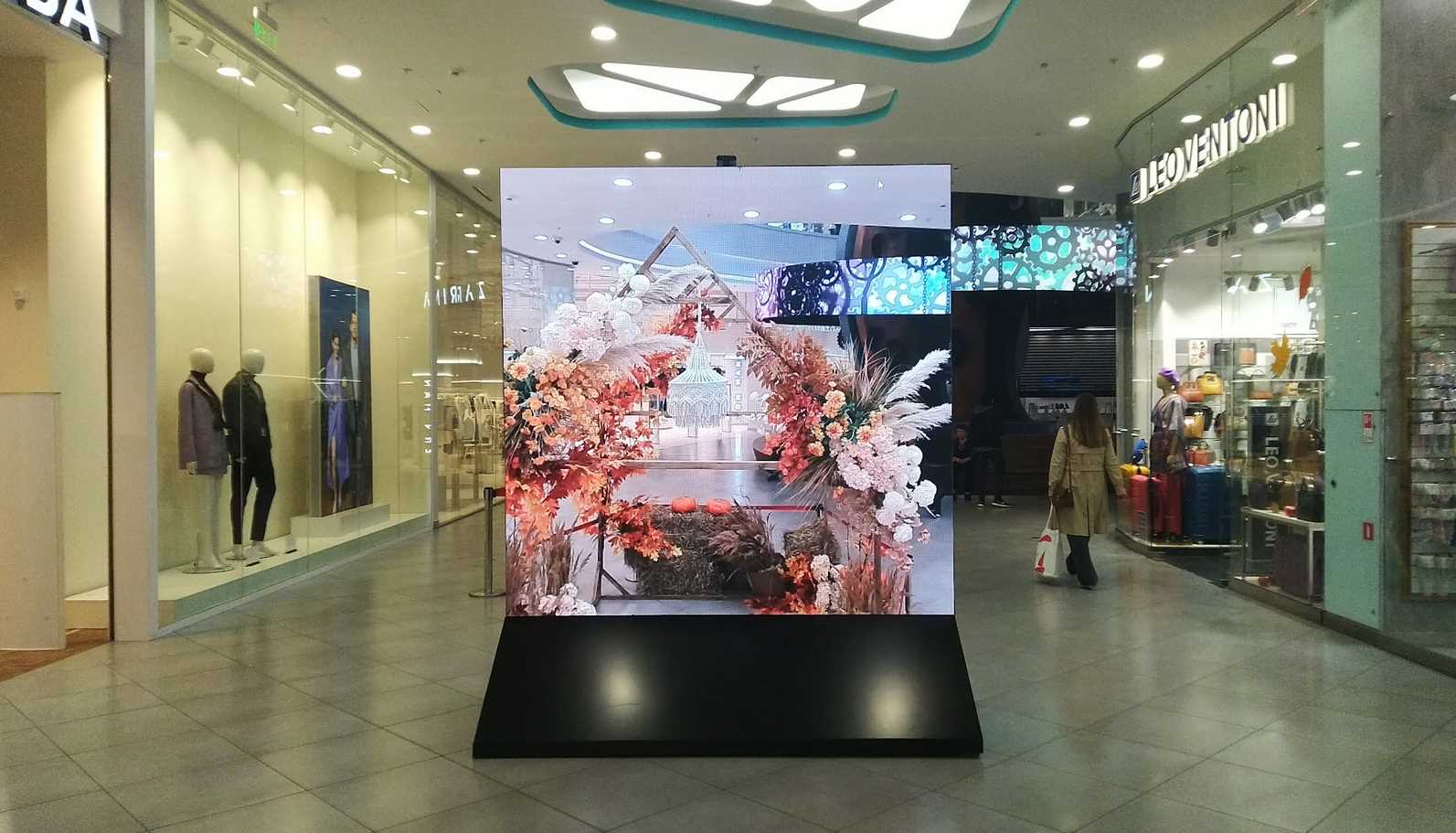 Фотография рекламного носителя, тип: Видеоэкран, адрес: Торговый центр «Хорошо», Хорошевское ш., д.27, ТРЦ Хорошо, Москва, Россия. Сторона/вариант №1376098