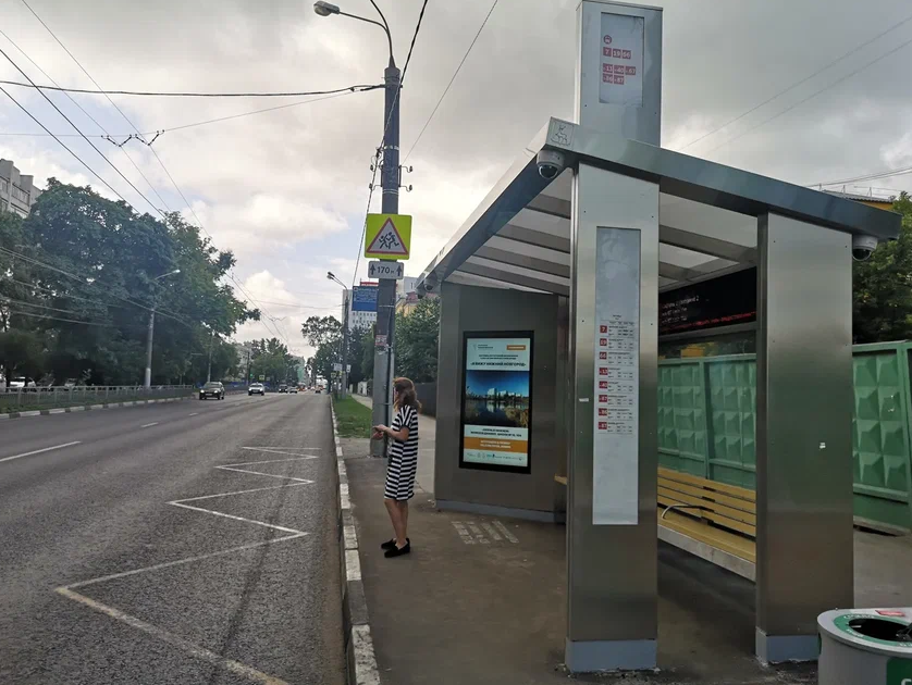 Фотография рекламного носителя, тип: Остановка, адрес: Июльских дней ул., ост. Больница №2, поз.1, Нижний Новгород, Нижегородская область, Россия. Сторона A1-А10 №872118