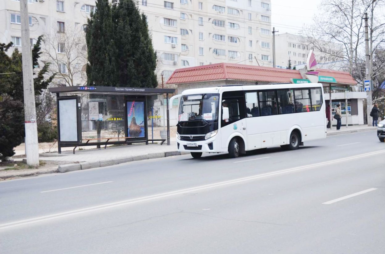 Фотография рекламного носителя, тип: Остановка 1.8x1.2, адрес: Героев Сталинграда пр-т., ост. Героев Сталинграда пр-т., Севастополь, Россия. Сторона Б1 №721526
