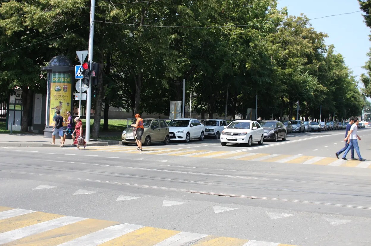 Фотография рекламного носителя, тип: Пиллар 3x1.4, адрес: Театральная пл., д.2, поз.3, Краснодар, Краснодарский край, Россия. Сторона Б №1336545