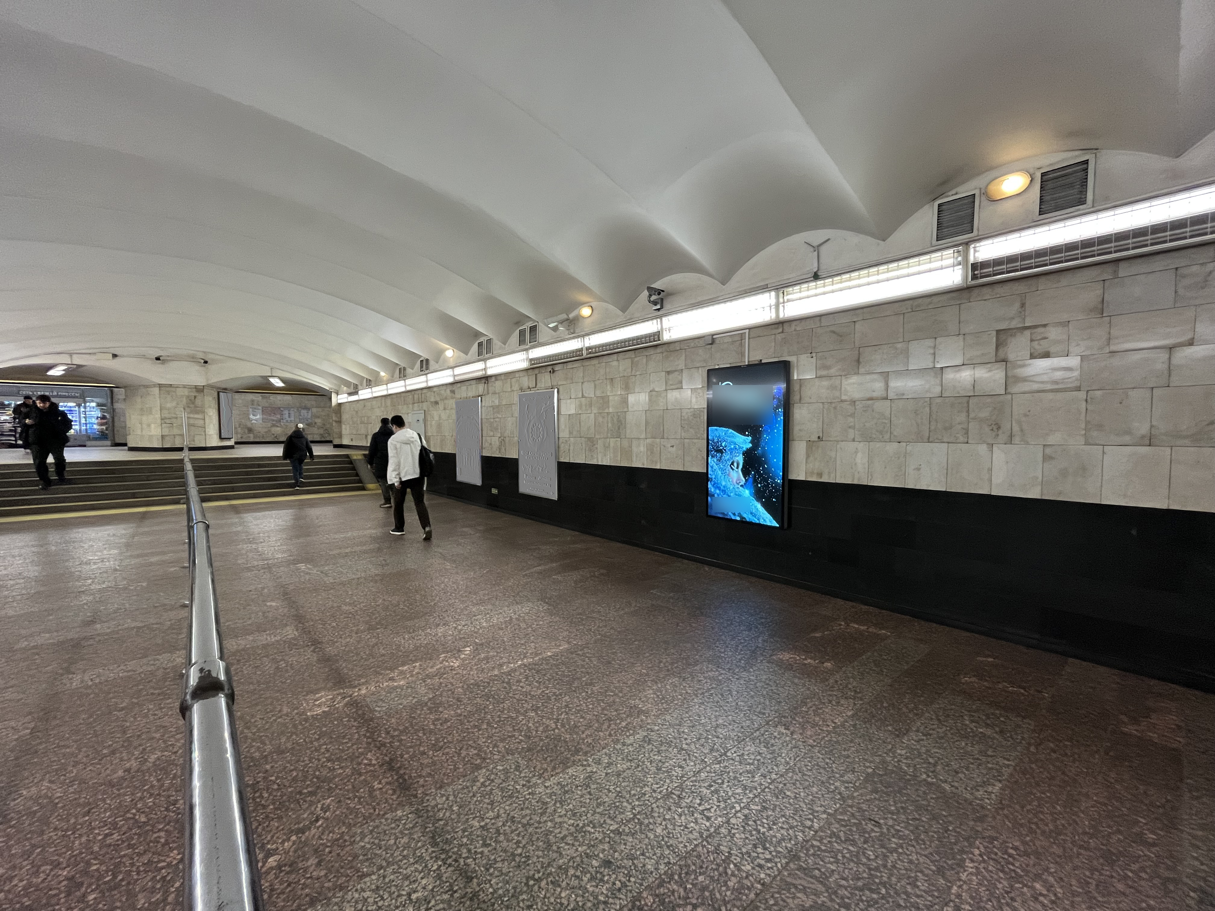 Фотография рекламного носителя, тип: Видеоэкран, адрес: Станция метро «Сенная площадь», линия Московско-Петроградская, Санкт-Петербург, Россия. Сторона/вариант А №1605828