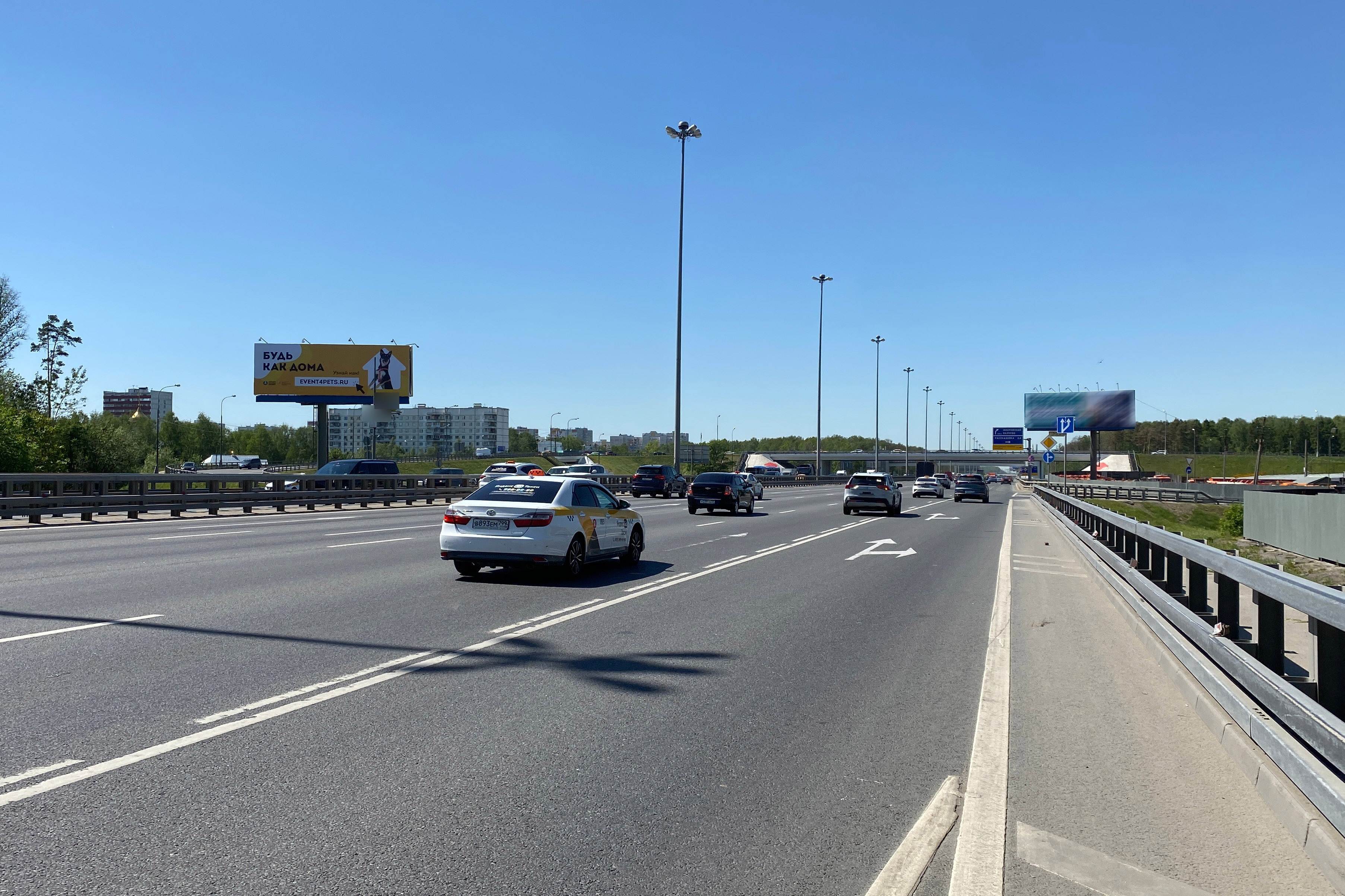 Фотография рекламного носителя, тип: Суперсайт 4x12, адрес: Киевское ш., 25 570м, Москва, Россия. Сторона Б1 №812995