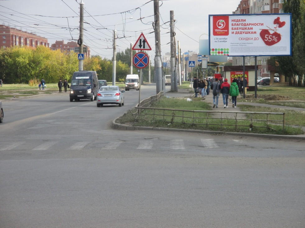 Фотография рекламного носителя, тип: Билборд 3x6, адрес: Комарова ул. X Перелёта ул., Омск, Омская область, Россия. Сторона А №1009777