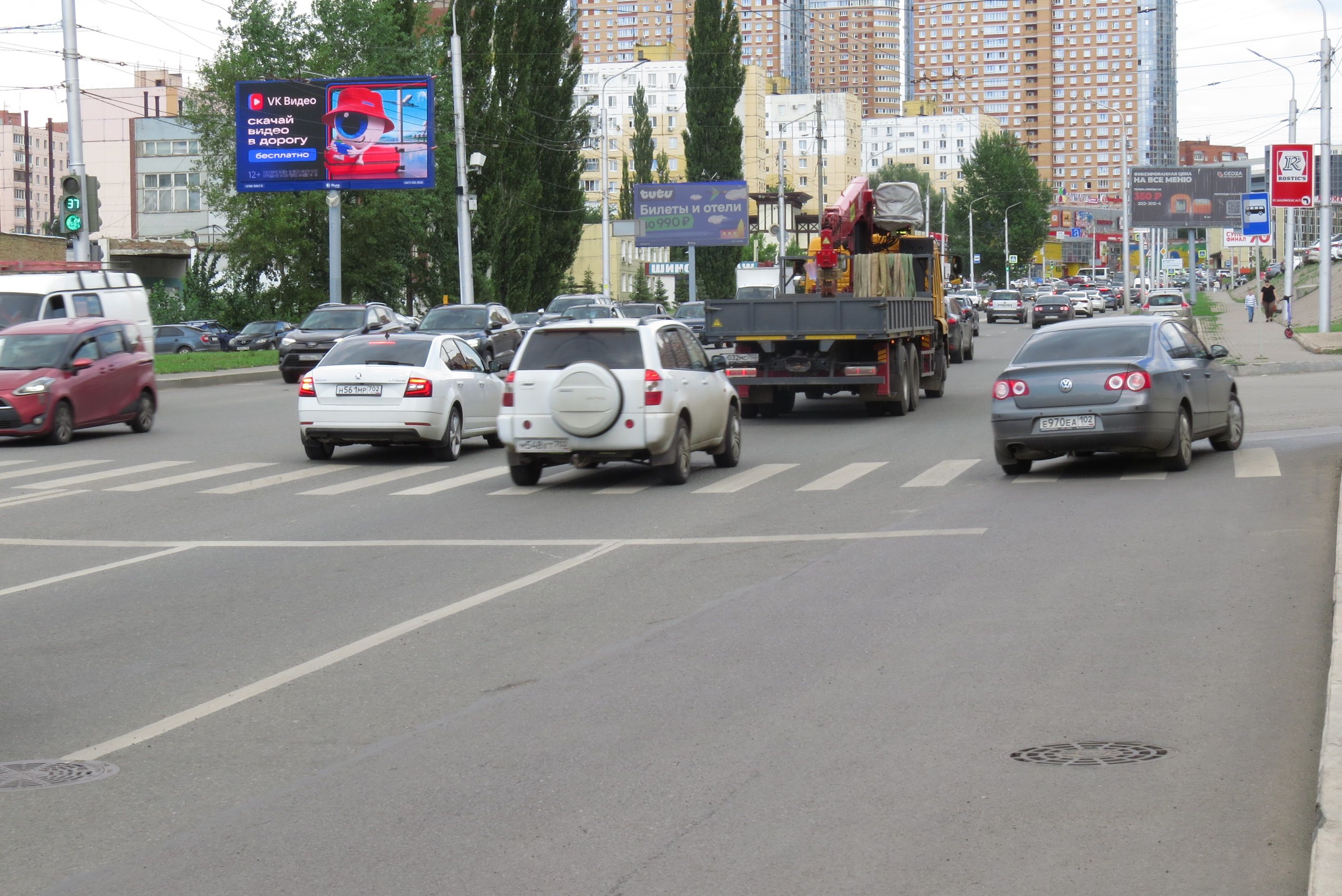 Фотография рекламного носителя, тип: Билборд 3x6, адрес: Бакалинская ул., д.90/1, Уфа, Республика Башкортостан, Россия. Сторона Бh1 №1376897