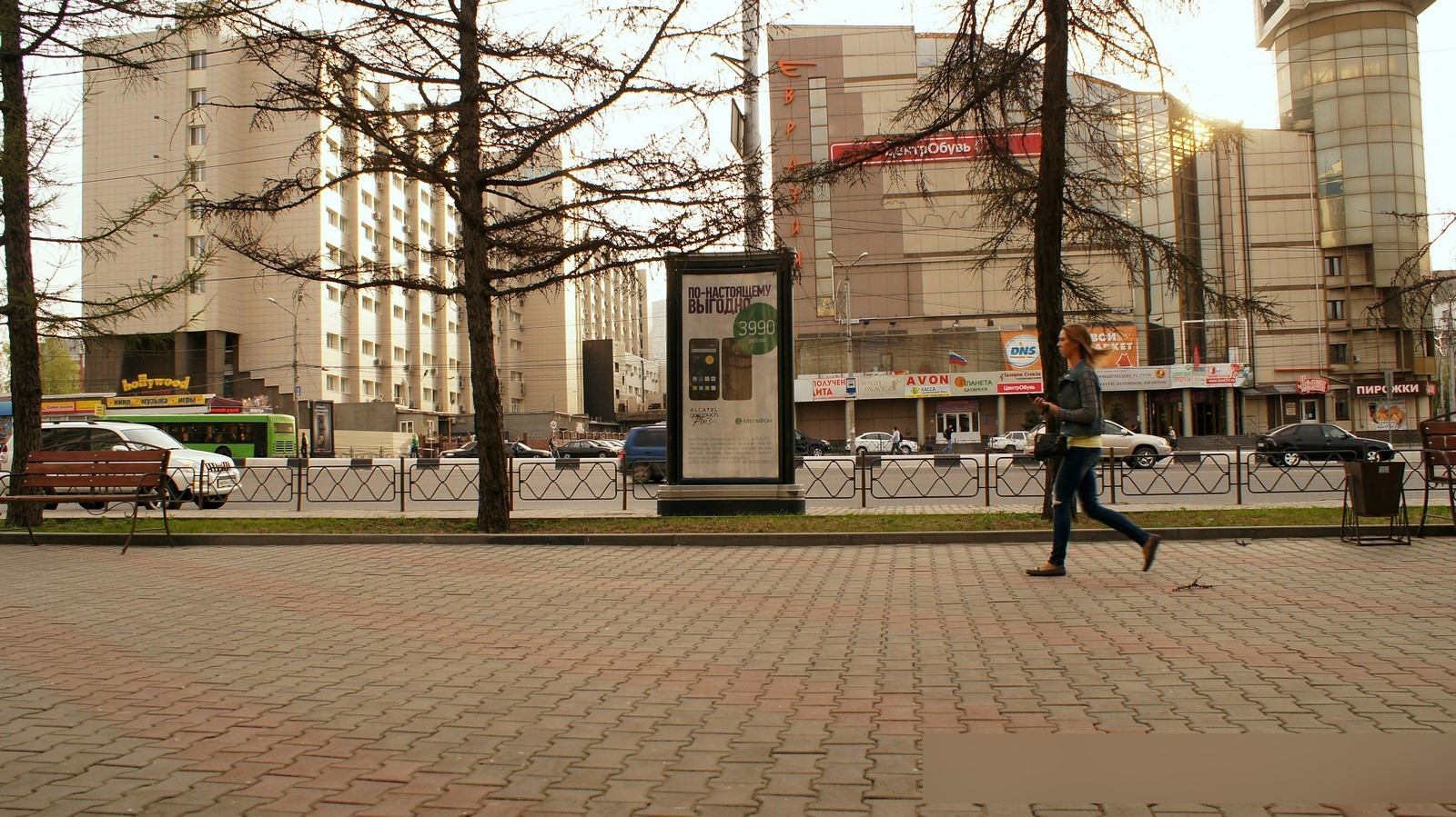 Фотография рекламного носителя, тип: Пиллар 3x1.4, адрес: Вейнбаумана ул. Х Карла Маркса ул., Красноярск, Красноярский край, Россия. Сторона С №159454