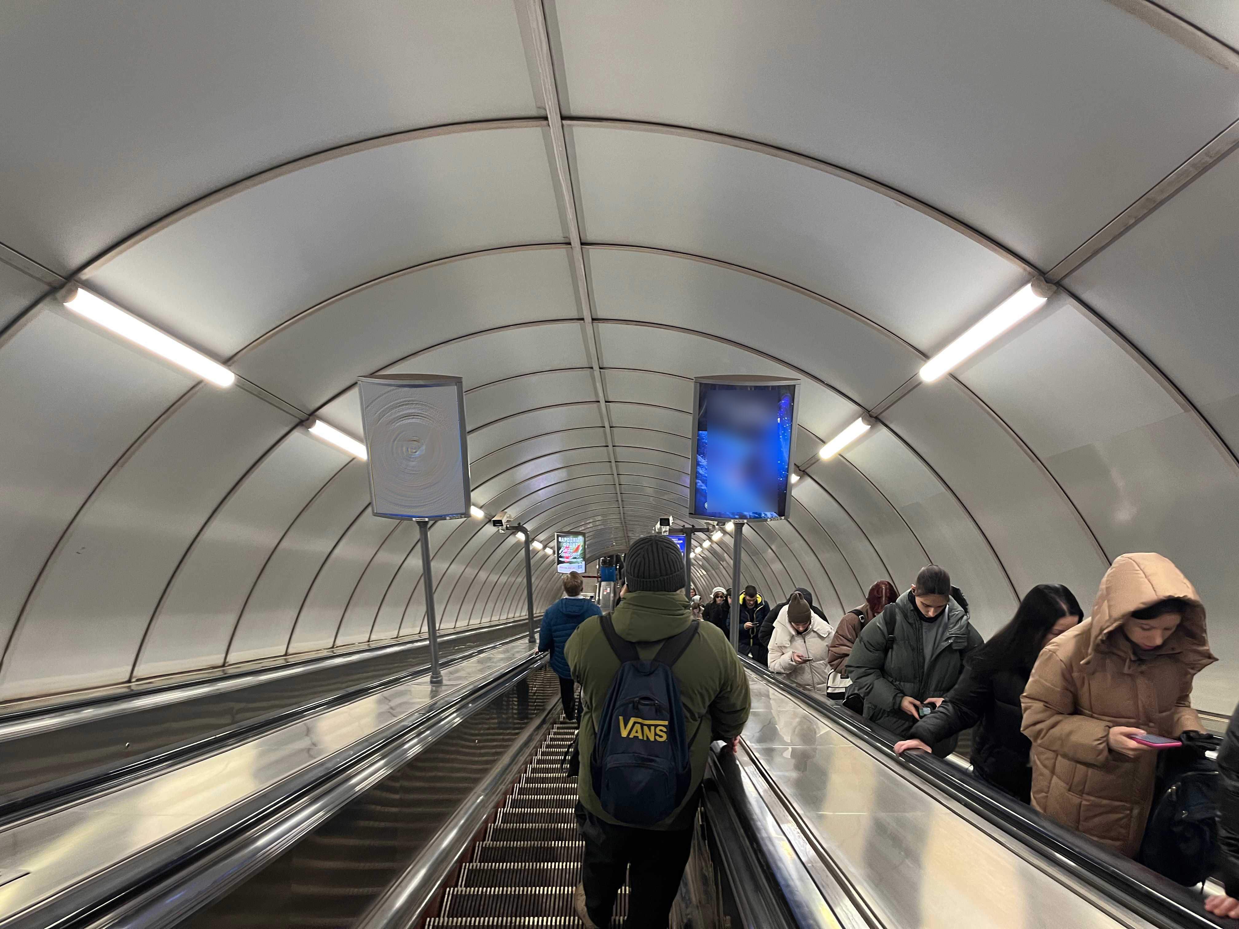 Фотография рекламного носителя, тип: Лайтбокс, адрес: Станция метро «Лесная», линия Кировско-Выборгская, Санкт-Петербург, Россия. Сторона/вариант Б №1605928
