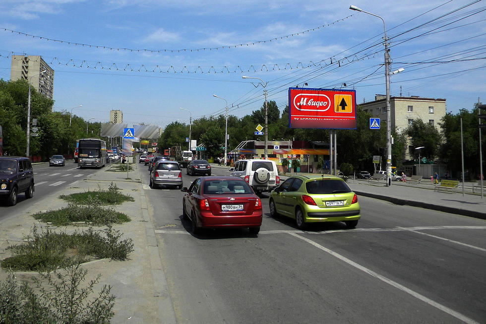 Фотография рекламного носителя, тип: Билборд 3x6, адрес: 64-ой Армии ул. Х Минина ул., Волгоград, Волгоградская область, Россия. Сторона А1-A3 №337545