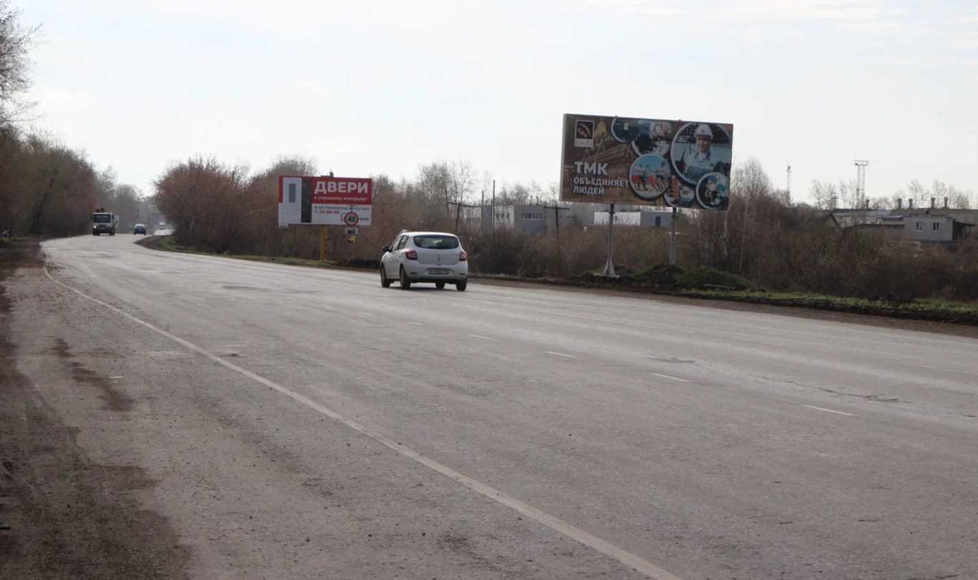 Фотография рекламного носителя, тип: Билборд 3x6, адрес: Трасса Екатеринбург ул., д.10, Каменск-Уральский, Свердловская область, Россия. Сторона А №1335375