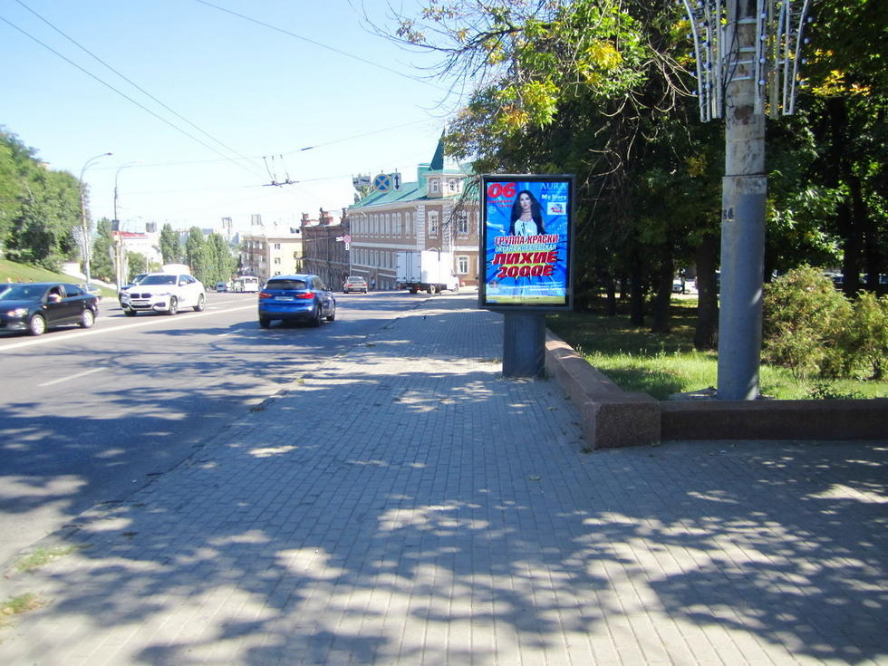 Фотография рекламного носителя, тип: Ситиформат 1.8x1.2, адрес: Революции пр-т. Х Петровский Сквер, поз.1, Воронеж, Воронежская область, Россия. Сторона А №158381