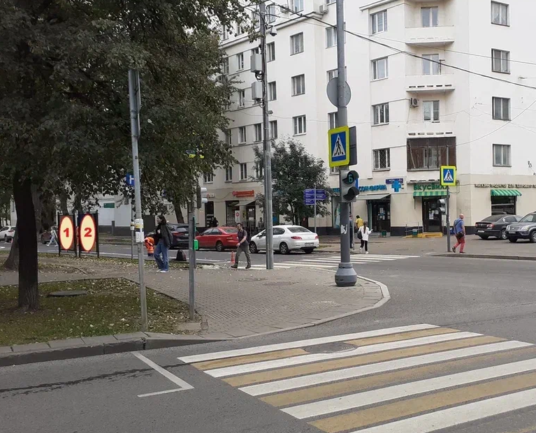 Фотография рекламного носителя, тип: Афиша 1.75x1.8, адрес: Лестева ул. Х Шаболовка ул. д.59, корп.1, стенд 1, Москва, Россия. Сторона B №865356