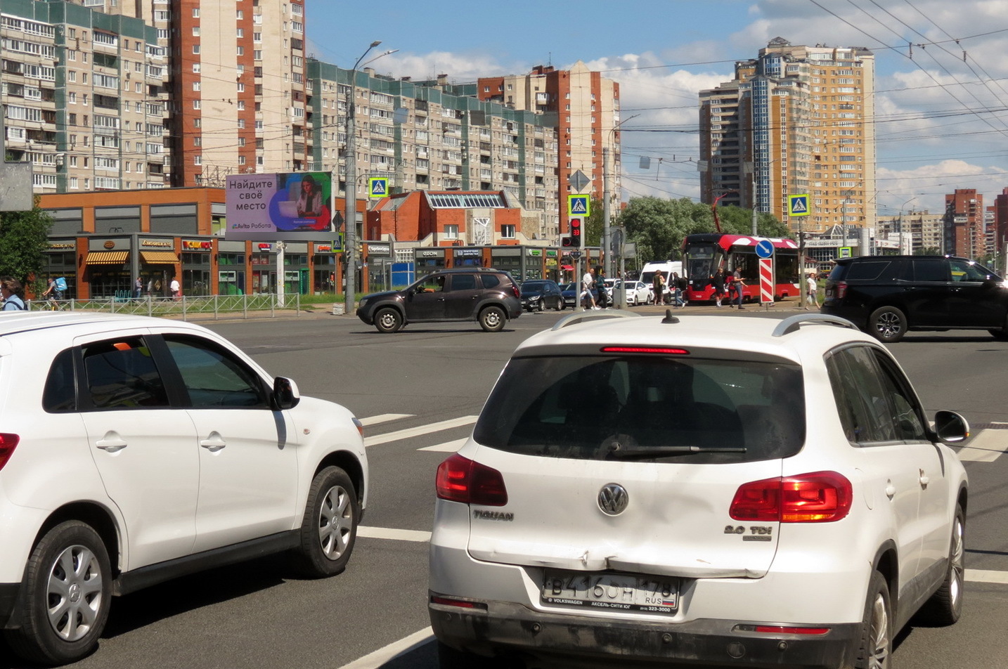 Фотография рекламного носителя, тип: Билборд 3x6, адрес: Коллонтай ул. Х Бадаева ул., д.1, корп.1, Санкт-Петербург, Россия. Сторона Б1 №701008