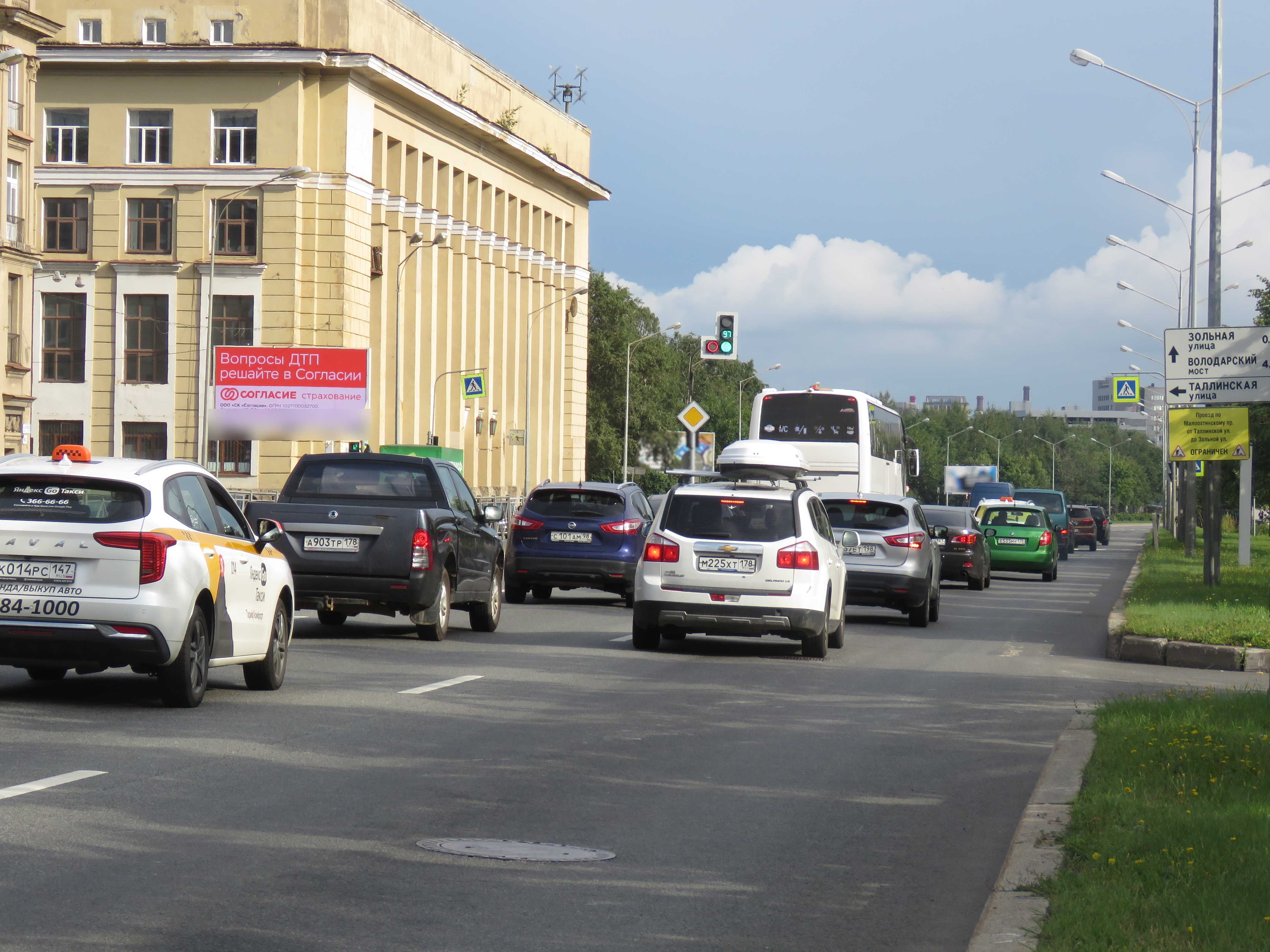 Фотография рекламного носителя, тип: Билборд 3x6, адрес: Малоохтинский пр-т., д.98 Х Таллинская ул., Санкт-Петербург, Россия. Сторона Б1 №703258