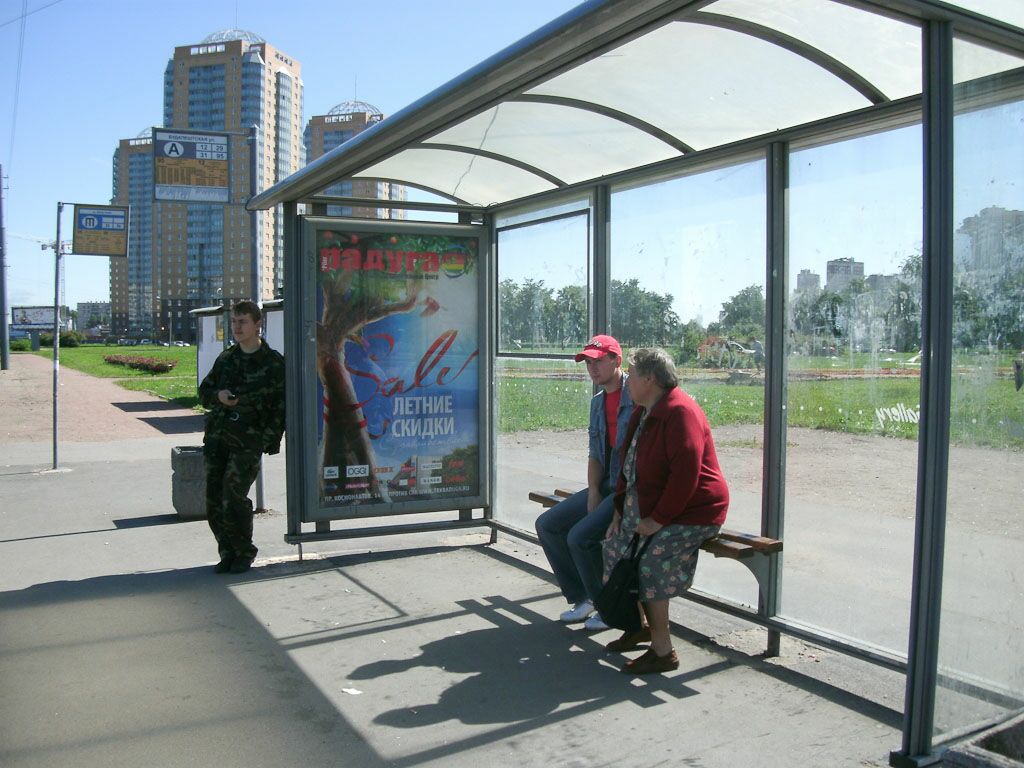 Фотография рекламного носителя, тип: Остановка 1.8x1.2, адрес: Белы Куна ул. Х Будапештская ул., Санкт-Петербург, Россия. Сторона А №130951