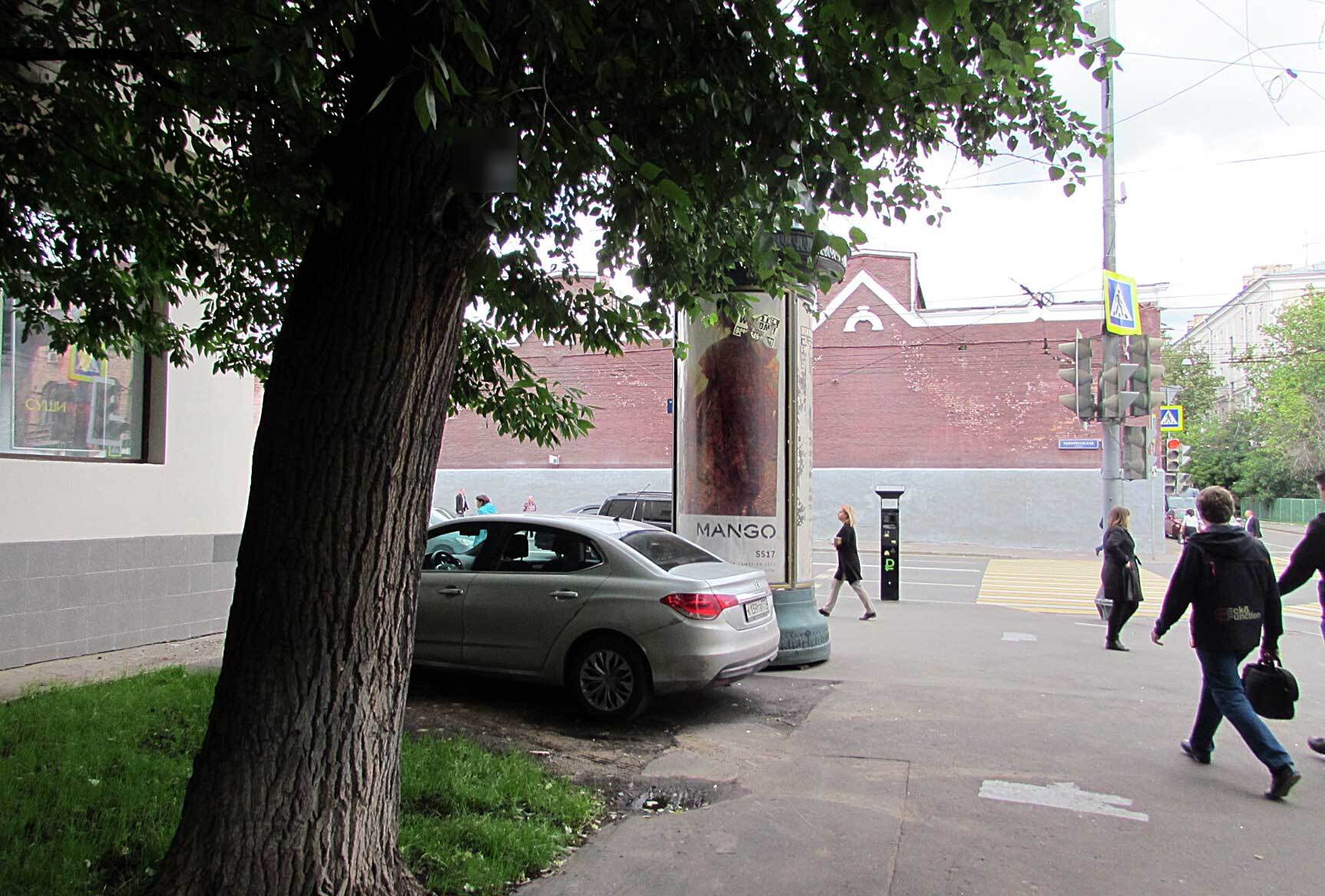 Фотография рекламного носителя, тип: Пиллар 3x1.4, адрес: Новорязанская ул., д.20, Москва, Россия. Сторона C №262327