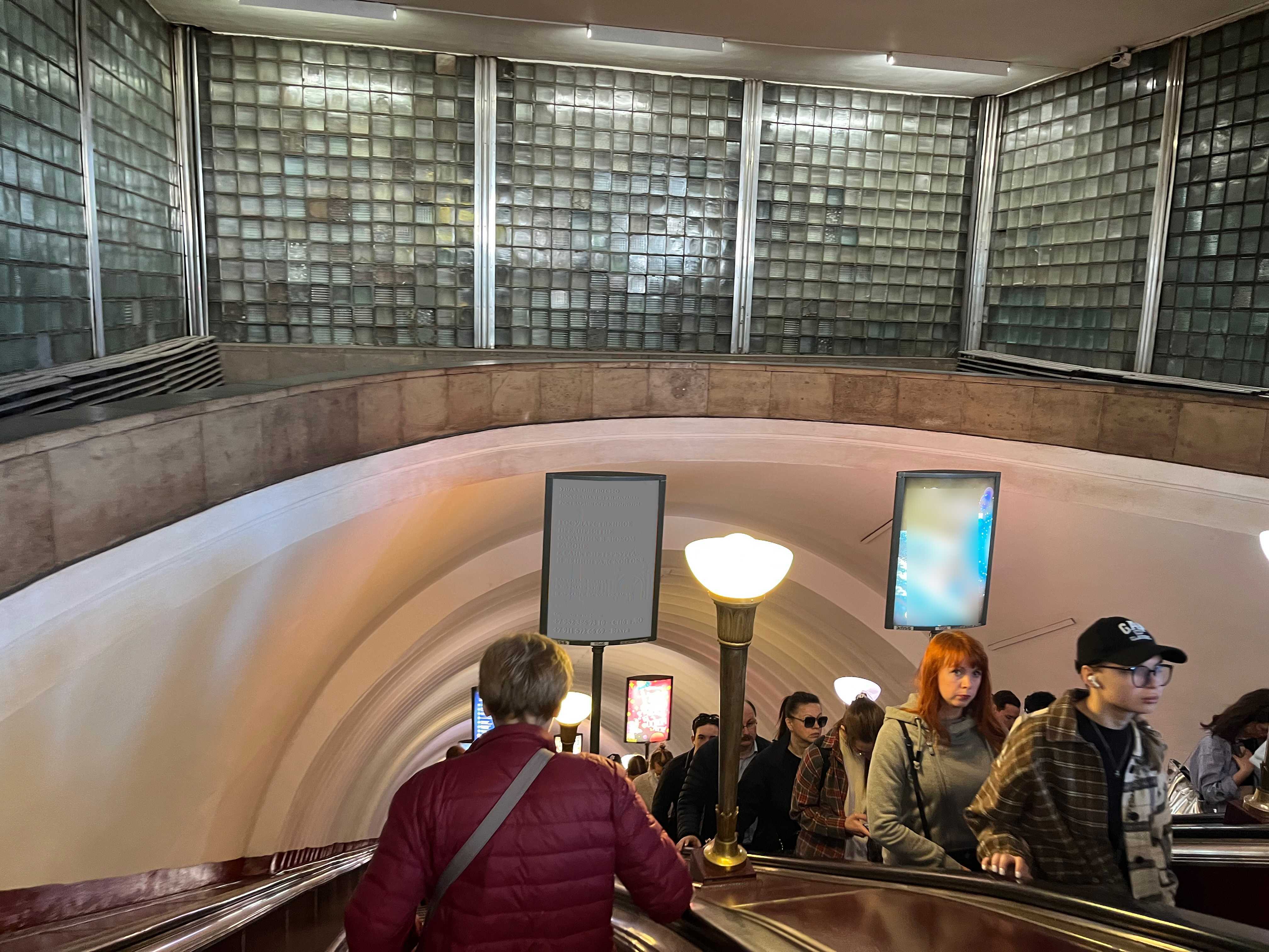 Фотография рекламного носителя, тип: Лайтбокс, адрес: Станция метро «Сенная площадь», линия Московско-Петроградская, Санкт-Петербург, Россия. Сторона/вариант Б №1606030