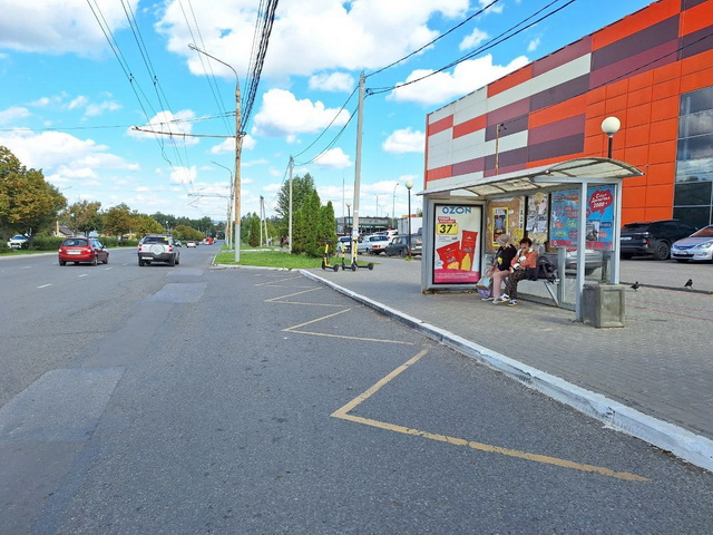 Фотография рекламного носителя, тип: Остановка 1.8x1.2, адрес: Генерала Попова ул., д.3, Калуга, Калужская область, Россия. Сторона А1-А5 №1361488