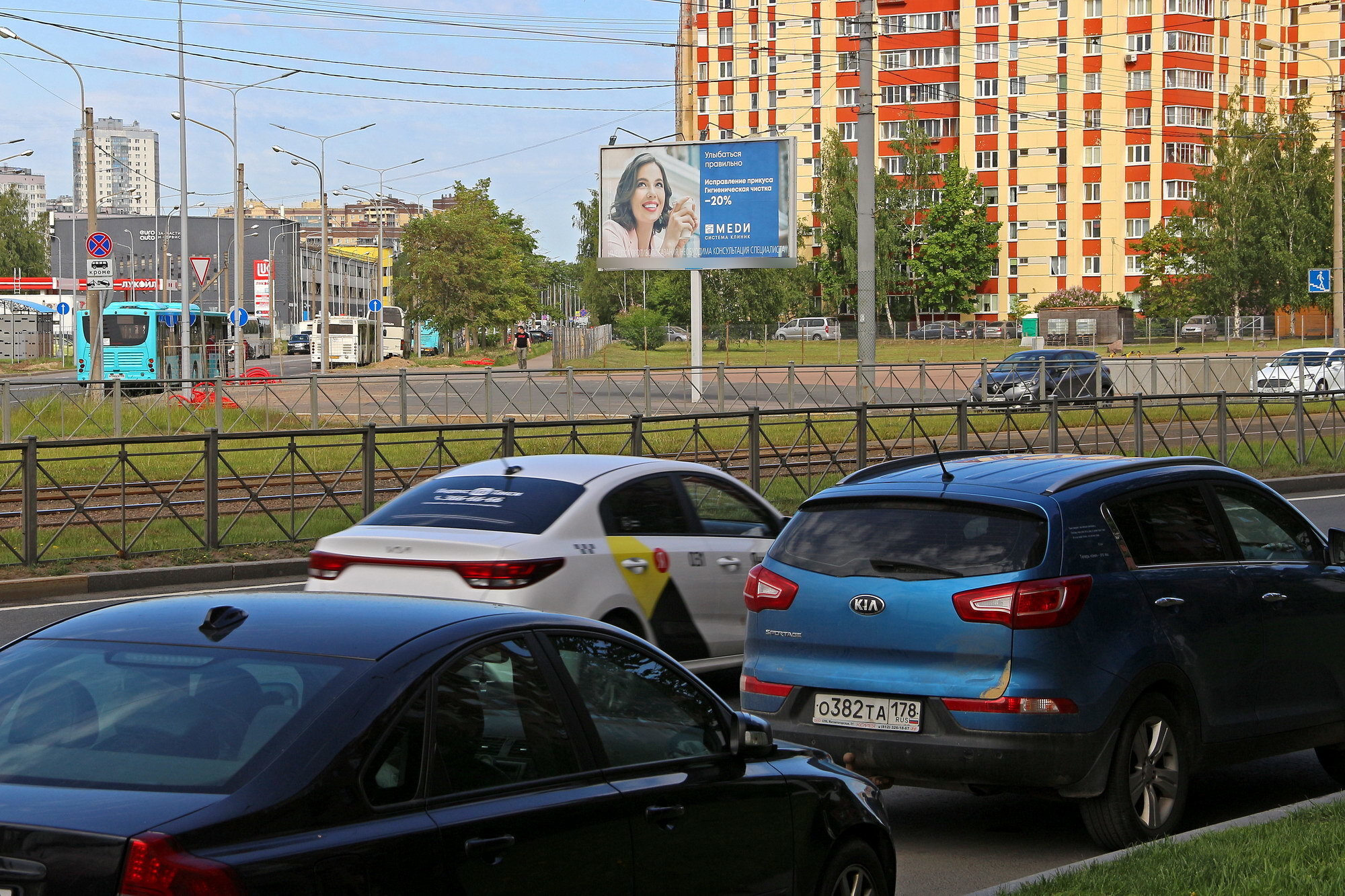 Фотография рекламного носителя, тип: Билборд 3x6, адрес: Савушкина ул., д.138 Х Школьная ул., Санкт-Петербург, Россия. Сторона Б №120833