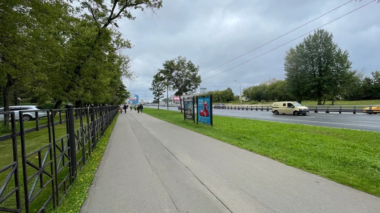 Фотография рекламного носителя, тип: Афиша 1.75x1.8, адрес: Дмитровское ш., д.9, поз.3, стенд 2, Москва, Россия. Сторона B №1370963