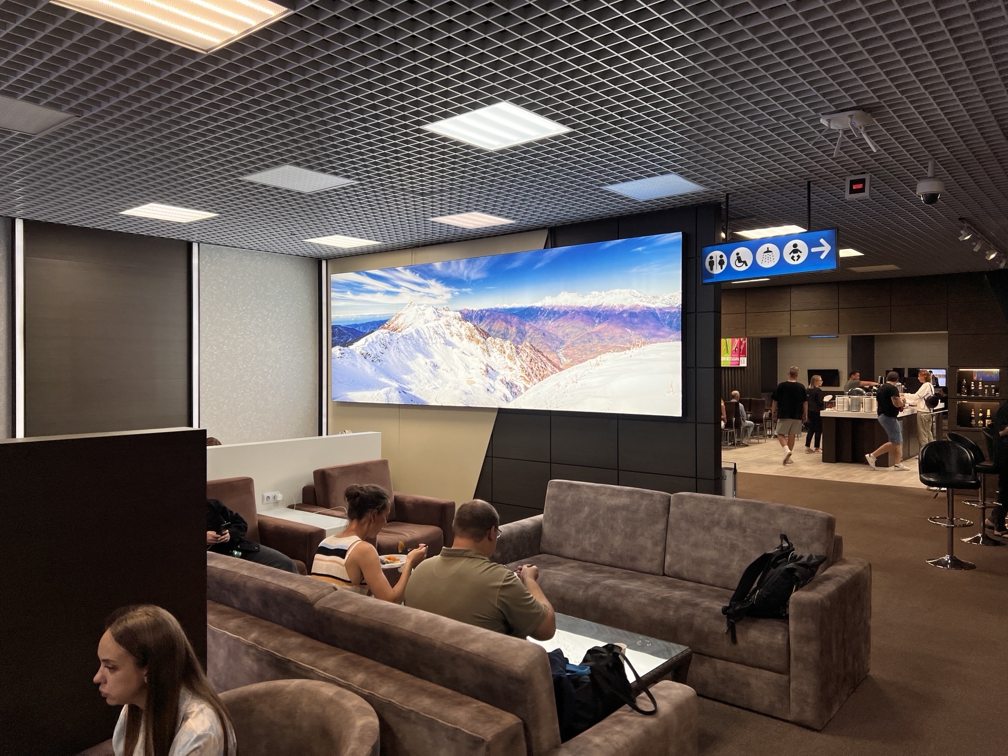 Фотография рекламного носителя, тип: Другой индор-формат, адрес: Аэропорт «Адлер», Мира ул., д.50, Адлер, Краснодарский край, Россия. Сторона/вариант №1348669