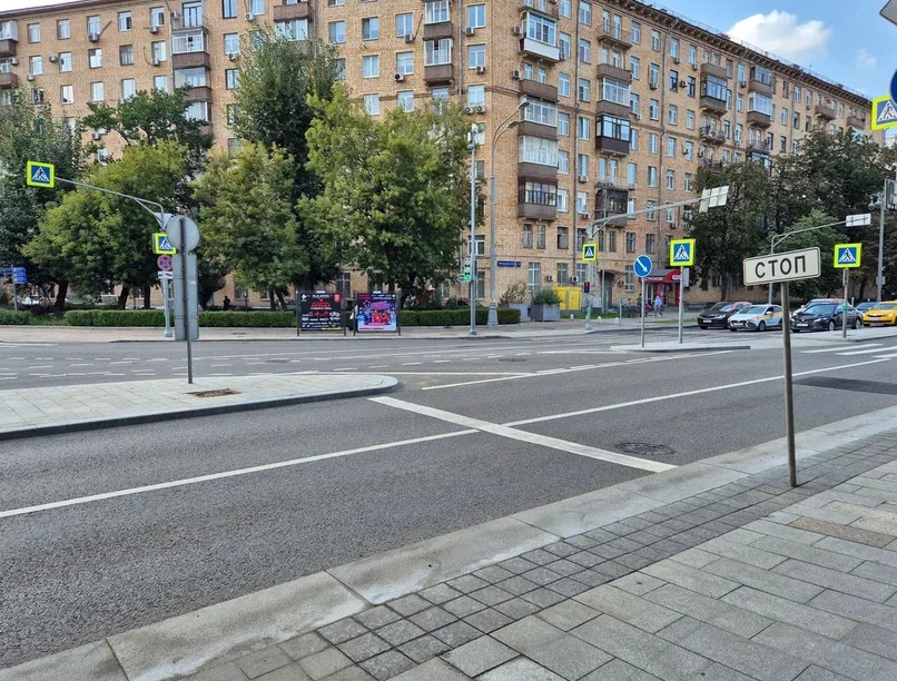 Фотография рекламного носителя, тип: Афиша 1.75x1.8, адрес: Космодамианская наб., д.46/50, поз.1, стенд 2, Москва, Россия. Сторона A №961349