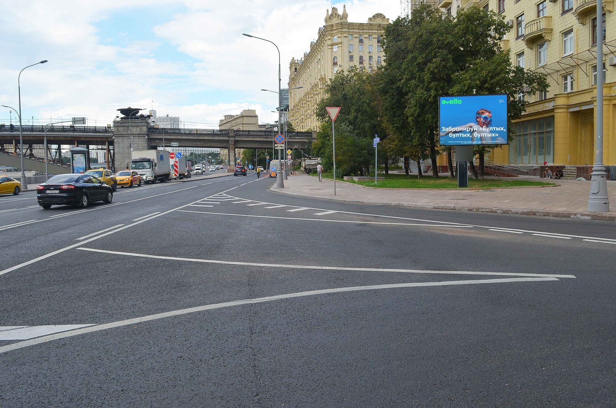 Фотография рекламного носителя, тип: Ситиборд 2.7x3.7, адрес: Смоленская наб., д.2а, Москва, Россия. Сторона А1 №858970