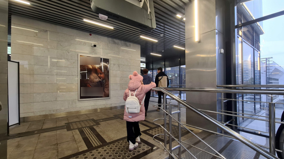 Фотография рекламного носителя, тип: Постер/баннер, адрес: ЖД вокзал «Станция Зеленоград-Крюково МЦД-3», Привокзальная пл., стр.2, Москва, Россия. Сторона/вариант А №1327084