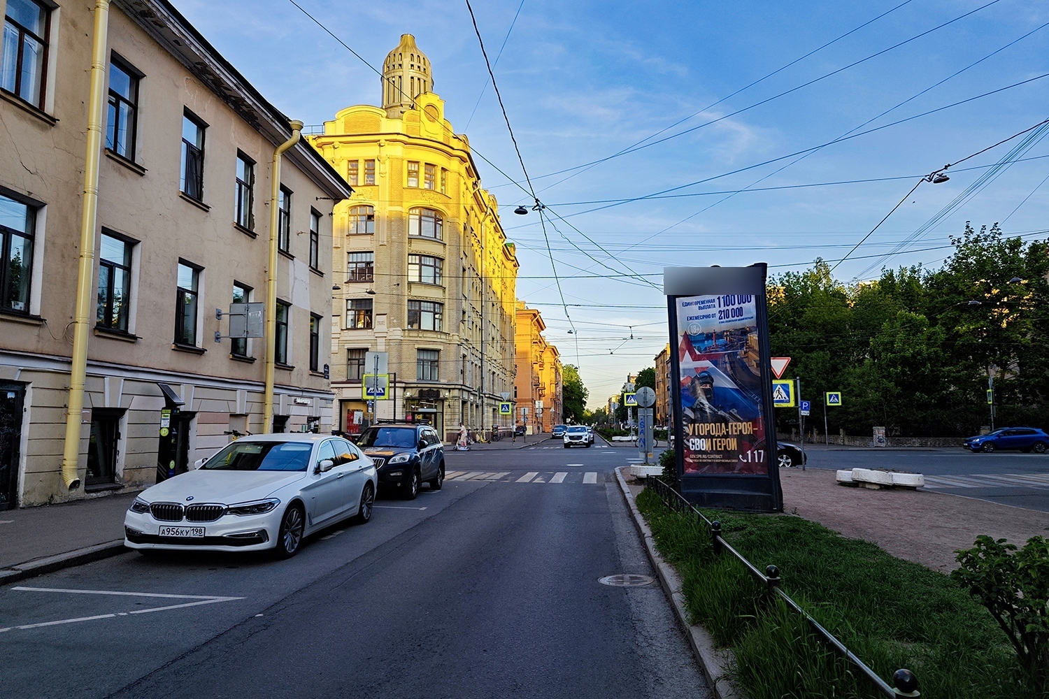 Фотография рекламного носителя, тип: Пиллар 3x1.4, адрес: 14-я линия В.О., д.75 Х Малый В.О. пр-т., Санкт-Петербург, Россия. Сторона Б №687634