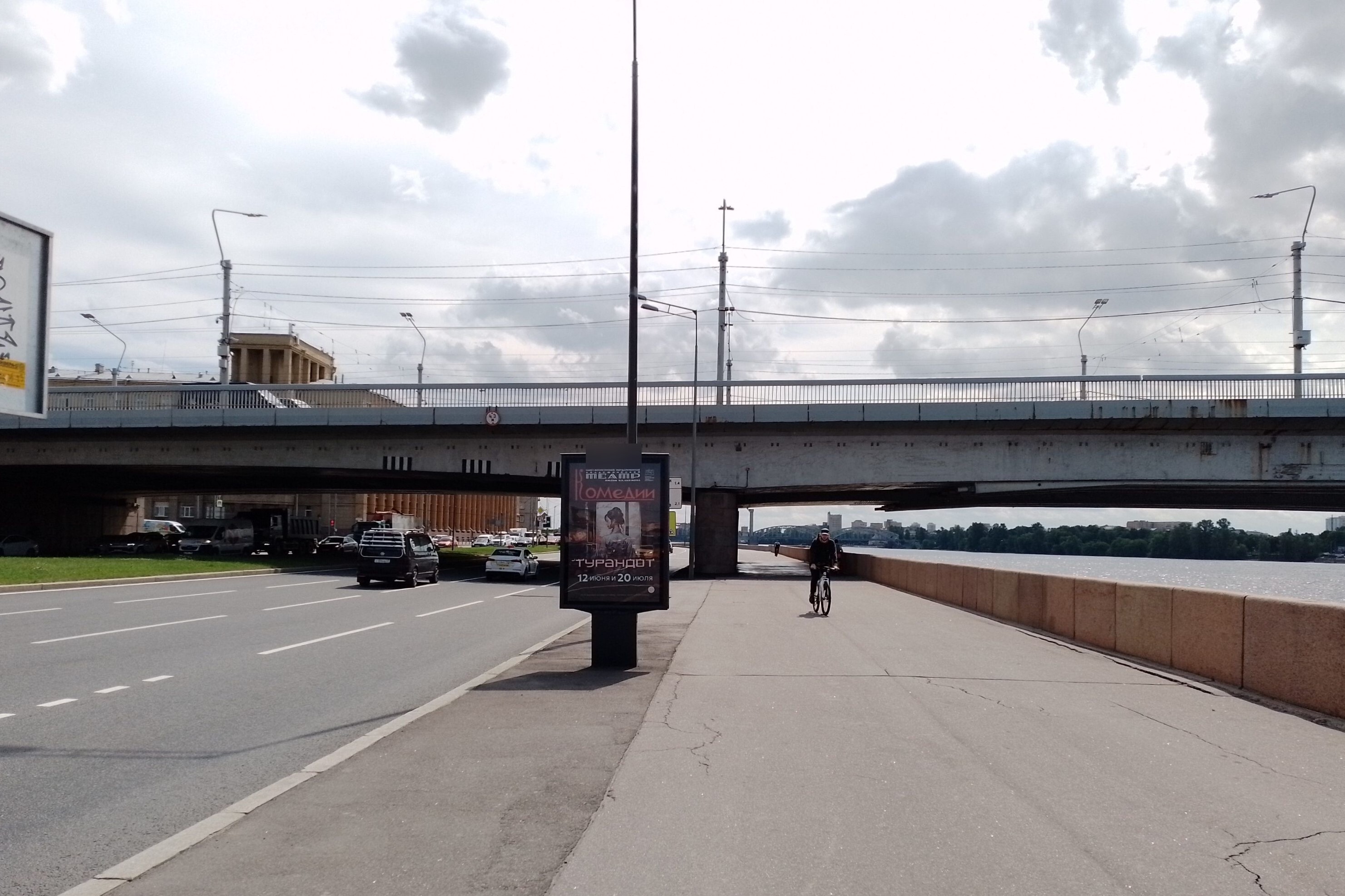 Фотография рекламного носителя, тип: Ситиформат 1.8x1.2, адрес: Малоохтинский пр-т., Ал. Невского мост, Санкт-Петербург, Россия. Сторона А №108019