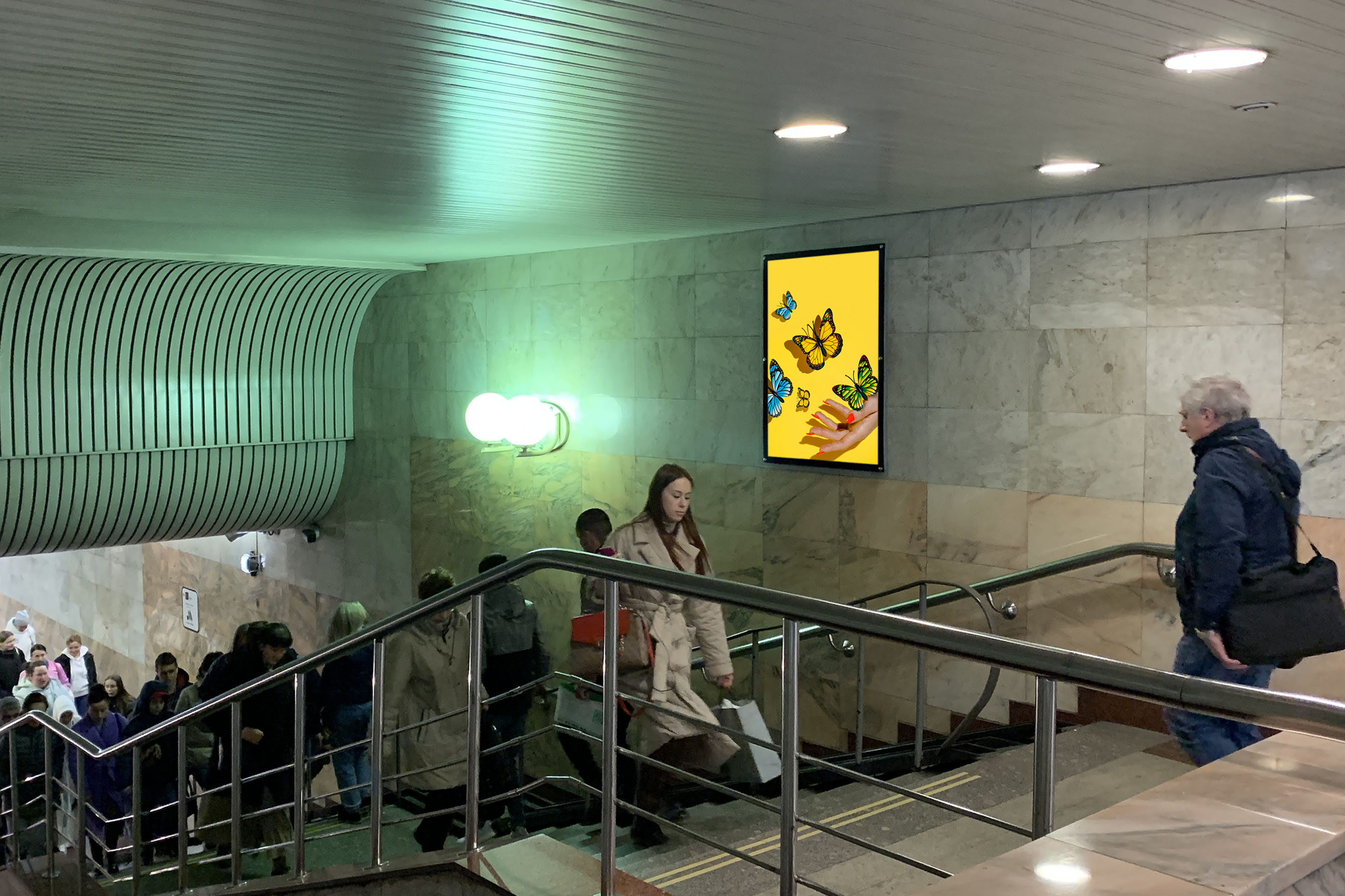 Фотография рекламного носителя, тип: Кристалайт, адрес: Станция метро «Улица Старокачаловская», линия Бутовская, Москва, Россия. Сторона/вариант №1404983